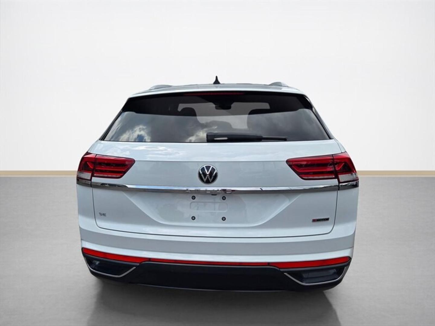2021 Pure White Volkswagen Atlas Cross Sport 2.0T SE (1V2LC2CA8MC) with an 2.0L Turbo I4 235hp 258ft. lbs. engine, Automatic transmission, located at 25355 Eames Street, Channahon, IL, 60410, (815) 467-1807, 41.429108, -88.228432 - The 2021 Volkswagen Atlas Cross Sport SE 4Motion combines style, performance, and versatility in a midsize SUV designed to meet the needs of drivers seeking both comfort and capability. Powered by a 2.0L Turbocharged Inline-4 engine delivering 235 horsepower and 258 lb-ft of torque, this vehicle off- Photo#4