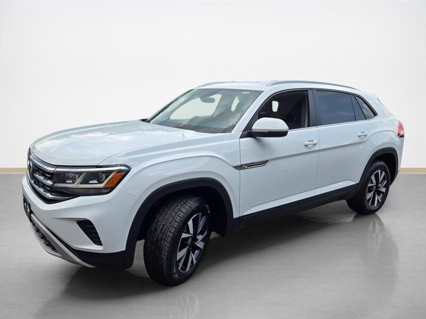 2021 Pure White Volkswagen Atlas Cross Sport 2.0T SE (1V2LC2CA8MC) with an 2.0L Turbo I4 235hp 258ft. lbs. engine, Automatic transmission, located at 25355 Eames Street, Channahon, IL, 60410, (815) 467-1807, 41.429108, -88.228432 - The 2021 Volkswagen Atlas Cross Sport SE 4Motion combines style, performance, and versatility in a midsize SUV designed to meet the needs of drivers seeking both comfort and capability. Powered by a 2.0L Turbocharged Inline-4 engine delivering 235 horsepower and 258 lb-ft of torque, this vehicle off- Photo#7