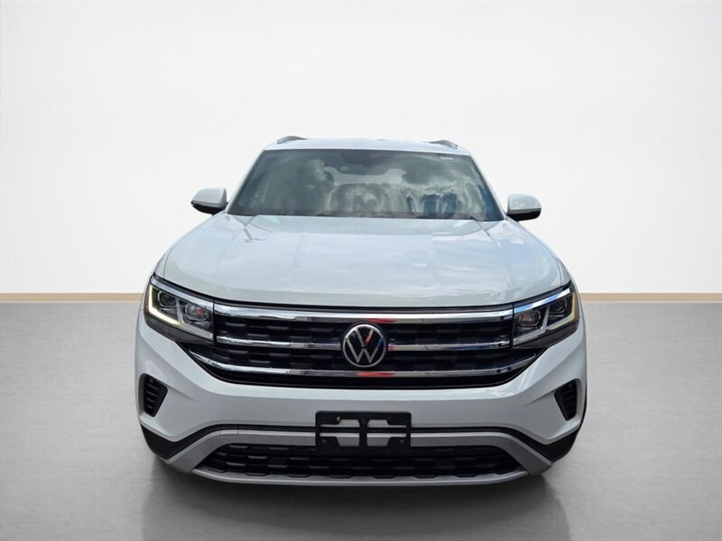 2021 Pure White Volkswagen Atlas Cross Sport 2.0T SE (1V2LC2CA8MC) with an 2.0L Turbo I4 235hp 258ft. lbs. engine, Automatic transmission, located at 25355 Eames Street, Channahon, IL, 60410, (815) 467-1807, 41.429108, -88.228432 - The 2021 Volkswagen Atlas Cross Sport SE 4Motion combines style, performance, and versatility in a midsize SUV designed to meet the needs of drivers seeking both comfort and capability. Powered by a 2.0L Turbocharged Inline-4 engine delivering 235 horsepower and 258 lb-ft of torque, this vehicle off- Photo#8