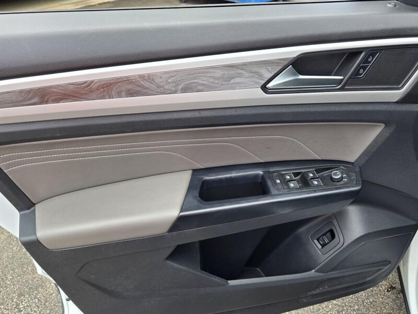 2021 Pure White Volkswagen Atlas Cross Sport 2.0T SE (1V2LC2CA8MC) with an 2.0L Turbo I4 235hp 258ft. lbs. engine, Automatic transmission, located at 25355 Eames Street, Channahon, IL, 60410, (815) 467-1807, 41.429108, -88.228432 - The 2021 Volkswagen Atlas Cross Sport SE 4Motion combines style, performance, and versatility in a midsize SUV designed to meet the needs of drivers seeking both comfort and capability. Powered by a 2.0L Turbocharged Inline-4 engine delivering 235 horsepower and 258 lb-ft of torque, this vehicle off- Photo#10