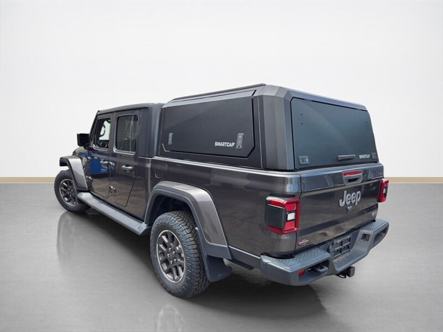 2020 Granite Crystal Metallic Clear Coat Jeep Gladiator Overland (1C6HJTFG6LL) with an 3.6L V6 285hp 260ft. lbs. engine, Automatic transmission, located at 25355 Eames Street, Channahon, IL, 60410, (815) 467-1807, 41.429108, -88.228432 - Unleash the beast with the 2020 Jeep Gladiator Overlandwhere rugged capability meets refined power. Under the hood roars a formidable 3.6L V6 engine delivering 285 horsepower and 260 ft-lbs of torque that dominate every terrain without breaking a sweat. Clocking in with less than 29,000 milesaveragi- Photo#5