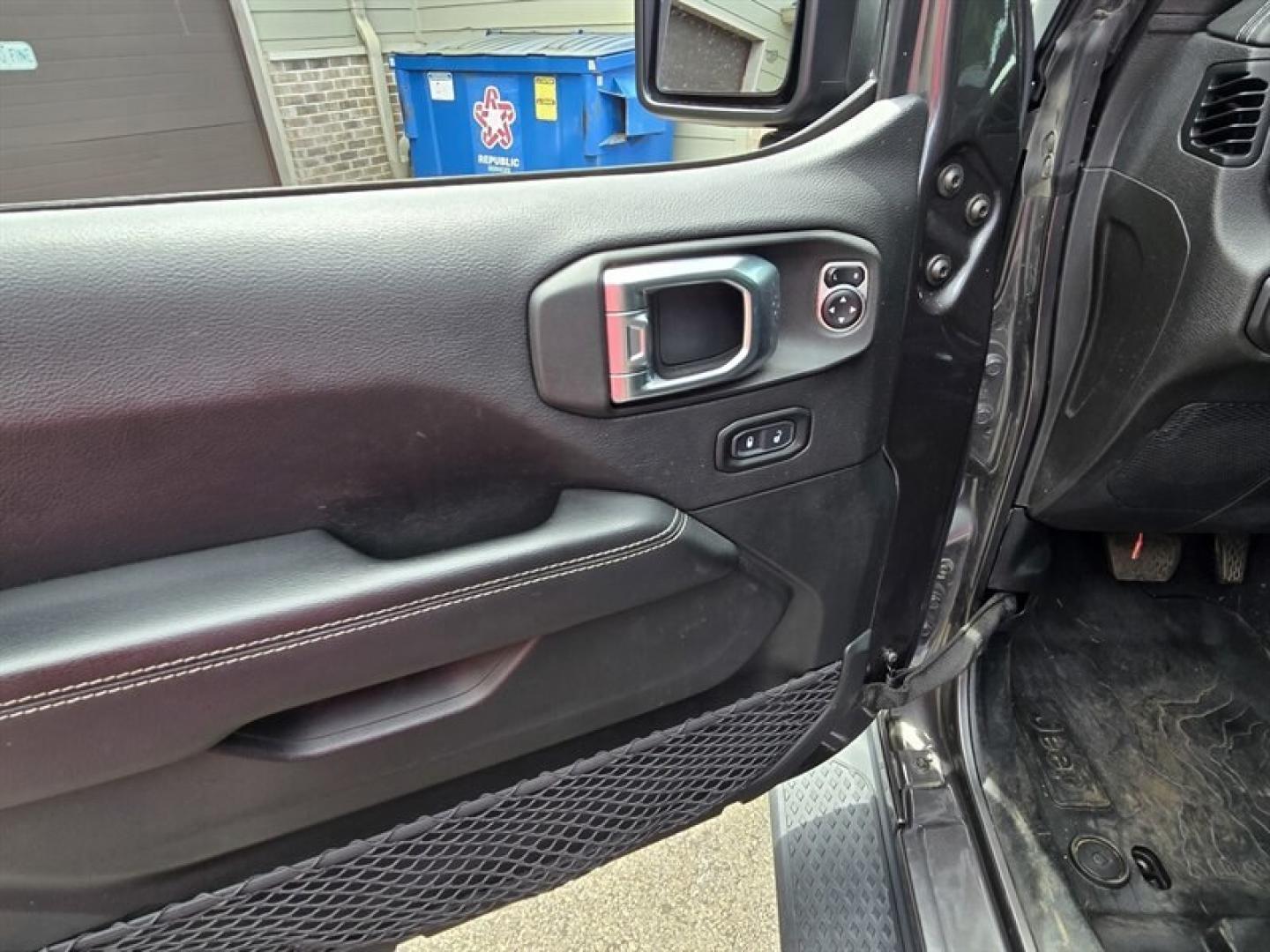 2020 Granite Crystal Metallic Clear Coat Jeep Gladiator Overland (1C6HJTFG6LL) with an 3.6L V6 285hp 260ft. lbs. engine, Automatic transmission, located at 25355 Eames Street, Channahon, IL, 60410, (815) 467-1807, 41.429108, -88.228432 - Unleash the beast with the 2020 Jeep Gladiator Overlandwhere rugged capability meets refined power. Under the hood roars a formidable 3.6L V6 engine delivering 285 horsepower and 260 ft-lbs of torque that dominate every terrain without breaking a sweat. Clocking in with less than 29,000 milesaveragi- Photo#10