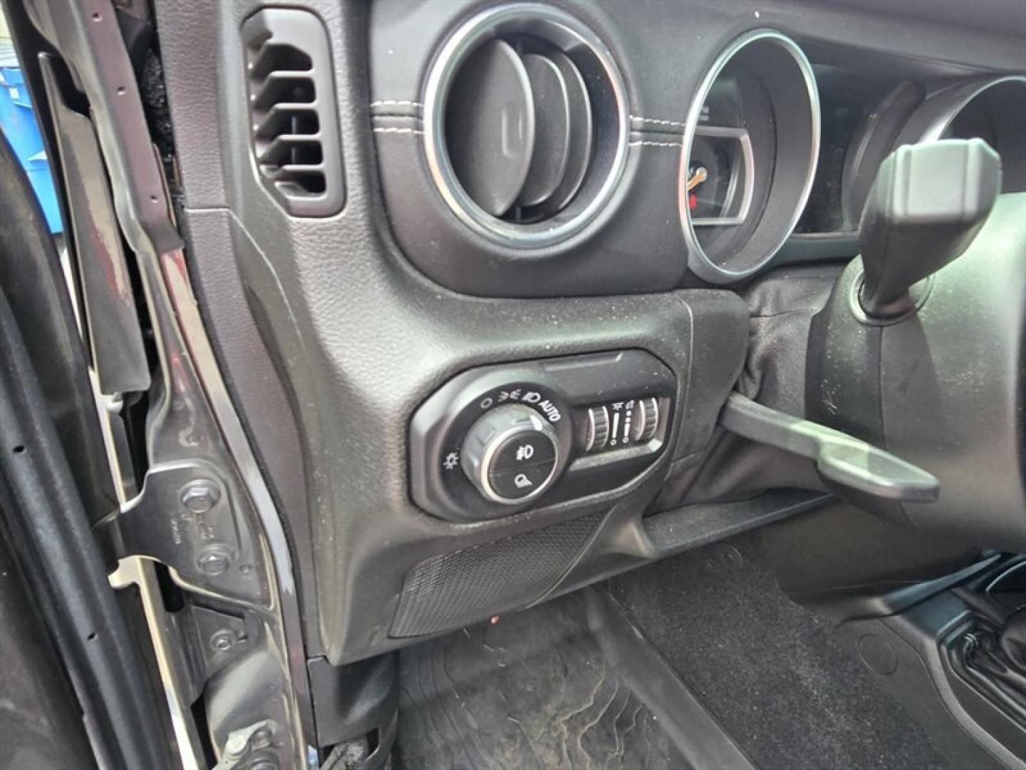 2020 Granite Crystal Metallic Clear Coat Jeep Gladiator Overland (1C6HJTFG6LL) with an 3.6L V6 285hp 260ft. lbs. engine, Automatic transmission, located at 25355 Eames Street, Channahon, IL, 60410, (815) 467-1807, 41.429108, -88.228432 - Unleash the beast with the 2020 Jeep Gladiator Overlandwhere rugged capability meets refined power. Under the hood roars a formidable 3.6L V6 engine delivering 285 horsepower and 260 ft-lbs of torque that dominate every terrain without breaking a sweat. Clocking in with less than 29,000 milesaveragi- Photo#11
