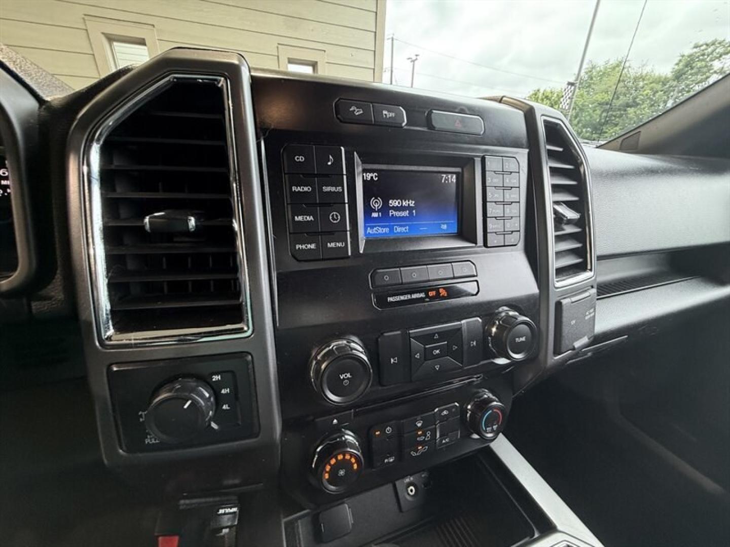2015 Tuxedo Black Metallic Ford F-150 XLT (1FTFX1EF1FK) with an 5.0L Flex Fuel V8 385hp 387ft. lbs. engine, Automatic transmission, located at 25355 Eames Street, Channahon, IL, 60410, (815) 467-1807, 41.429108, -88.228432 - Ready to own the road AND the weekend? Check out this 2015 Ford F-150 XLT, powered by a beastly 5.0L Flex Fuel V8 engine delivering a juicy 385 horsepower and 387 ft-lbs of torque. This truck doesnt just driveit dominates with power and precision, whether youre towing, hauling, or just cruising in s- Photo#17