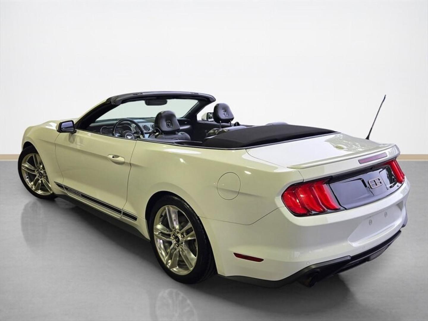 2020 Oxford White Ford Mustang EcoBoost Premium (1FATP8UH5L5) with an EcoBoost 2.3L Turbo I4 310hp 350ft. lbs. engine, Automatic transmission, located at 25355 Eames Street, Channahon, IL, 60410, (815) 467-1807, 41.429108, -88.228432- Photo#5