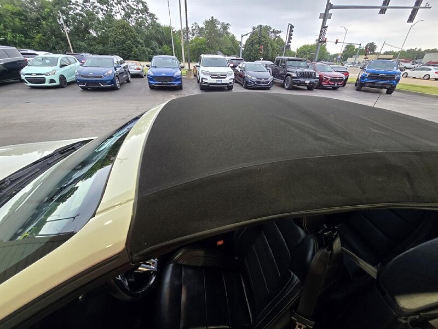 2020 Oxford White Ford Mustang EcoBoost Premium (1FATP8UH5L5) with an EcoBoost 2.3L Turbo I4 310hp 350ft. lbs. engine, Automatic transmission, located at 25355 Eames Street, Channahon, IL, 60410, (815) 467-1807, 41.429108, -88.228432- Photo#24