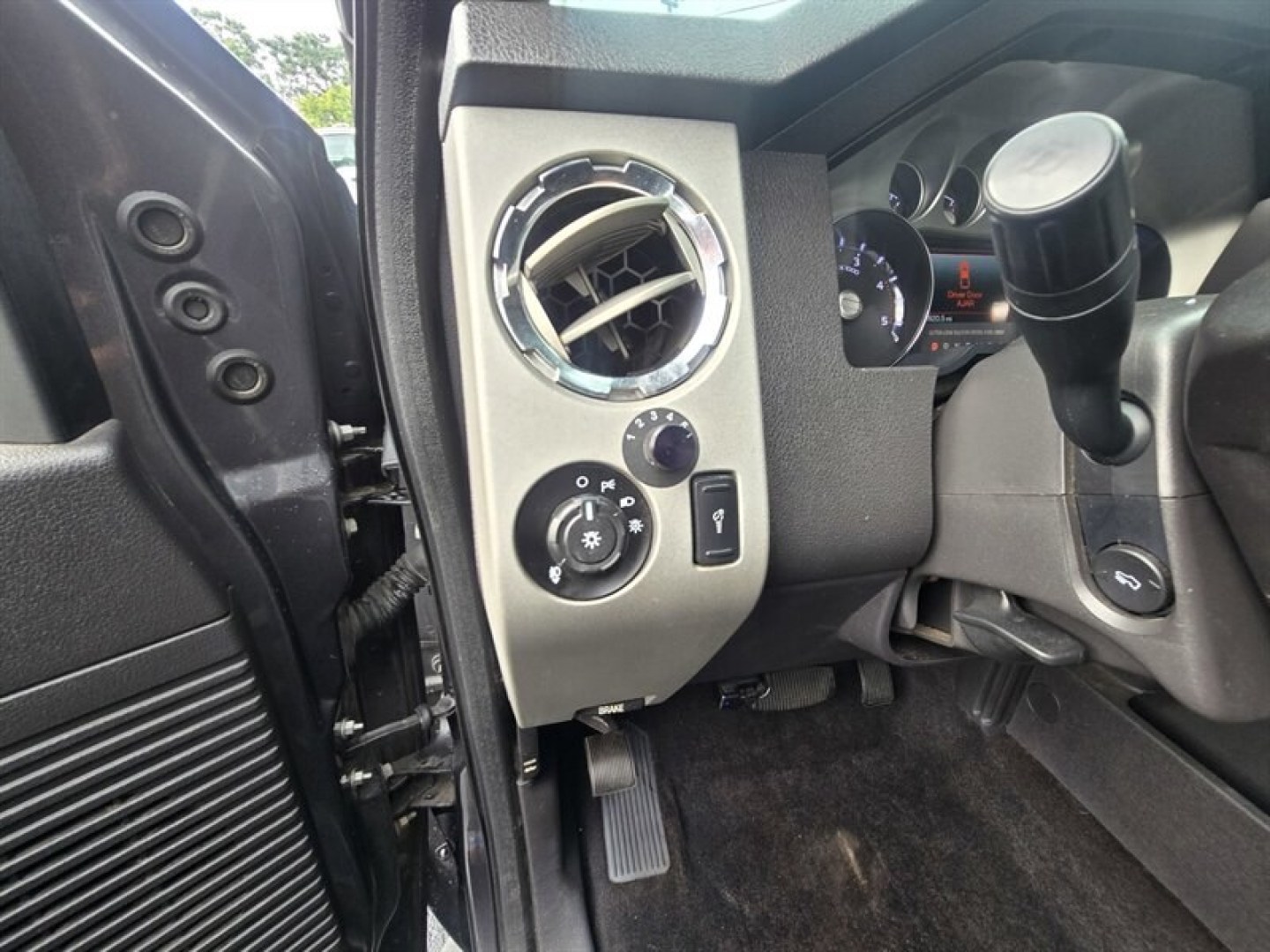 2015 Magnetic Metallic Ford F-350 Lariat (1FT8W3BT9FE) with an 6.7 engine, Automatic transmission, located at 25355 Eames Street, Channahon, IL, 60410, (815) 467-1807, 41.429108, -88.228432 - The 2015 Ford F-350 LARIAT is a powerful and reliable heavy-duty truck designed to meet the demands of both work and everyday driving. It is equipped with a robust 6.7-liter Power Stroke V8 Turbo Diesel engine, delivering impressive torque and horsepower for towing and hauling with confidence. This- Photo#12