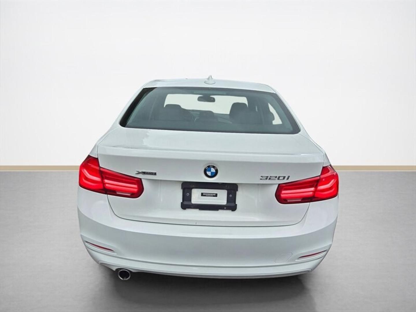 2018 Alpine White BMW 320i xDrive (WBA8A3C52JA) with an 2.0L Turbo I4 180hp 200ft. lbs. engine, Automatic transmission, located at 25355 Eames Street, Channahon, IL, 60410, (815) 467-1807, 41.429108, -88.228432 - Discover the 2018 BMW 320i xDrive, a well-maintained luxury sedan that combines performance, efficiency, and classic BMW styling. Powered by a 2.0L turbocharged inline-4 engine delivering 180 horsepower and 200 lb-ft of torque, this model offers a balanced driving experience with responsive accelera- Photo#4