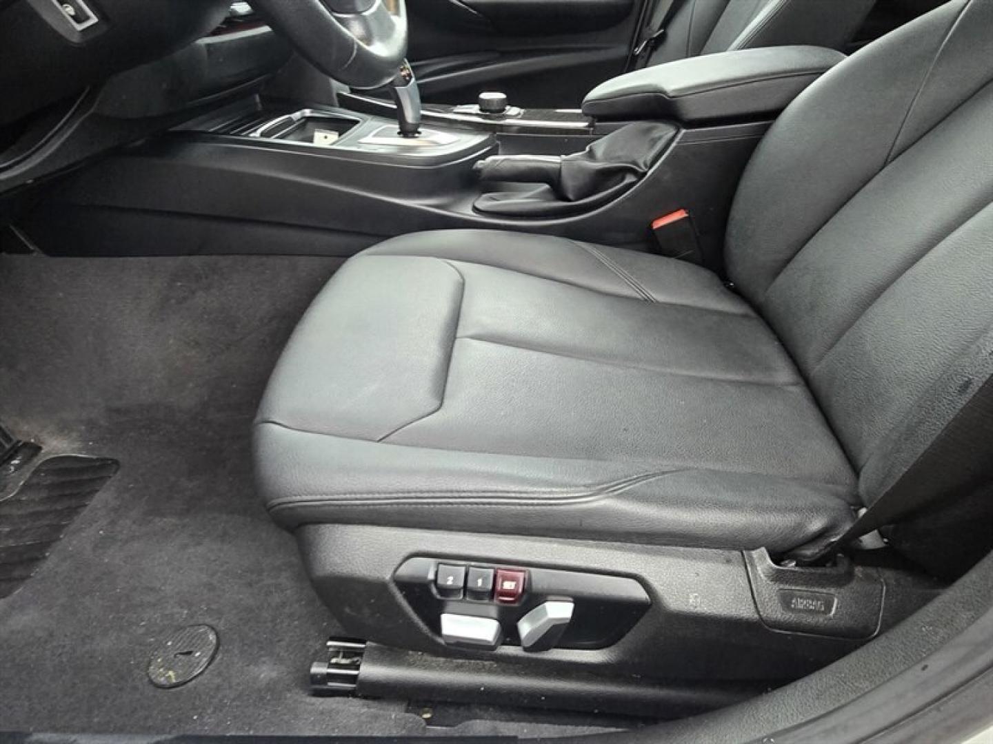 2018 Alpine White BMW 320i xDrive (WBA8A3C52JA) with an 2.0L Turbo I4 180hp 200ft. lbs. engine, Automatic transmission, located at 25355 Eames Street, Channahon, IL, 60410, (815) 467-1807, 41.429108, -88.228432 - Discover the 2018 BMW 320i xDrive, a well-maintained luxury sedan that combines performance, efficiency, and classic BMW styling. Powered by a 2.0L turbocharged inline-4 engine delivering 180 horsepower and 200 lb-ft of torque, this model offers a balanced driving experience with responsive accelera- Photo#10