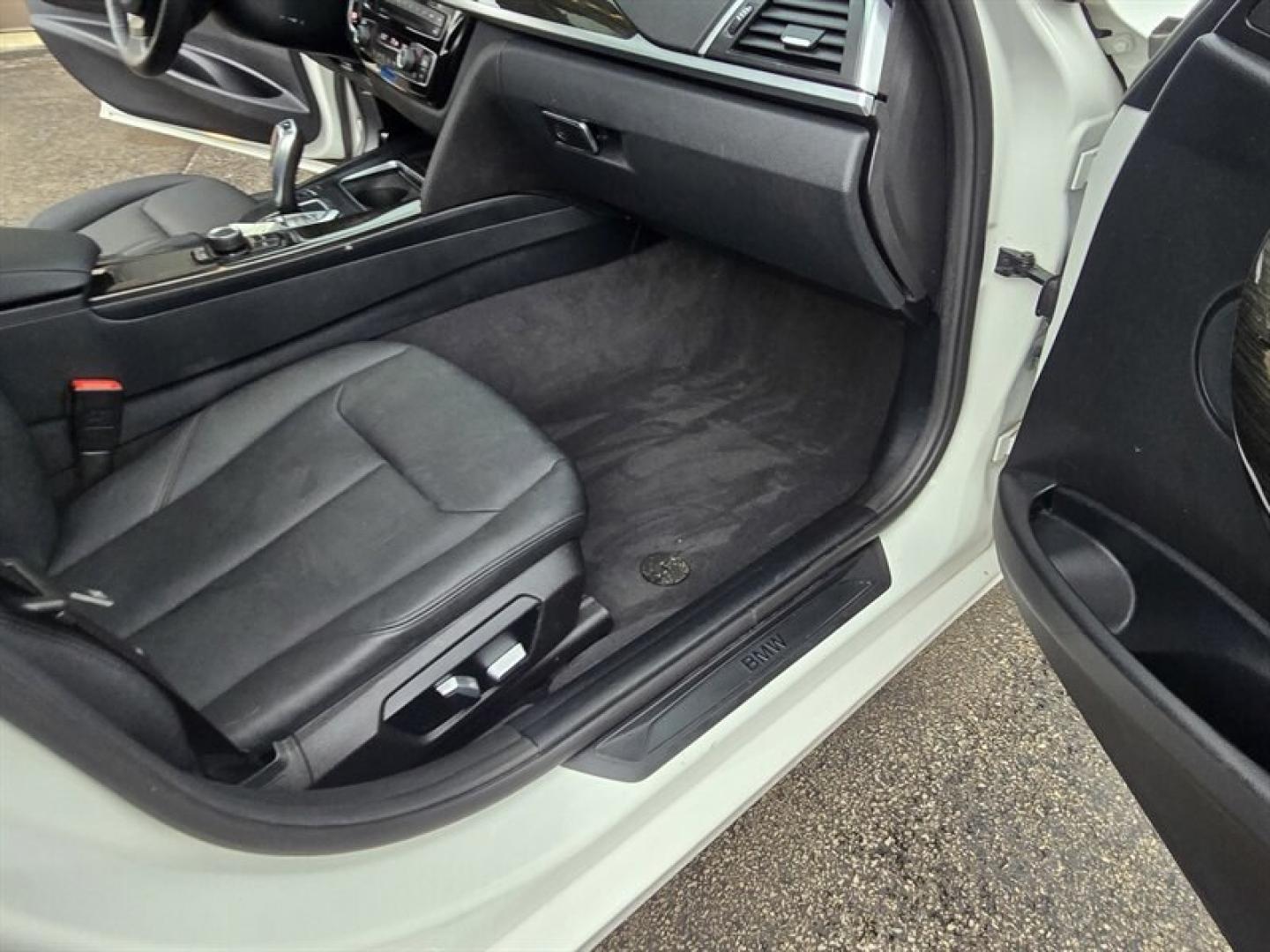 2018 Alpine White BMW 320i xDrive (WBA8A3C52JA) with an 2.0L Turbo I4 180hp 200ft. lbs. engine, Automatic transmission, located at 25355 Eames Street, Channahon, IL, 60410, (815) 467-1807, 41.429108, -88.228432 - Discover the 2018 BMW 320i xDrive, a well-maintained luxury sedan that combines performance, efficiency, and classic BMW styling. Powered by a 2.0L turbocharged inline-4 engine delivering 180 horsepower and 200 lb-ft of torque, this model offers a balanced driving experience with responsive accelera- Photo#29