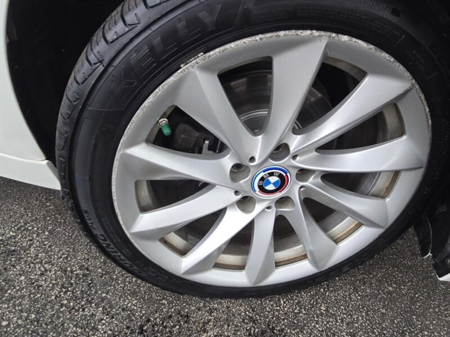 2018 Alpine White BMW 320i xDrive (WBA8A3C52JA) with an 2.0L Turbo I4 180hp 200ft. lbs. engine, Automatic transmission, located at 25355 Eames Street, Channahon, IL, 60410, (815) 467-1807, 41.429108, -88.228432 - Discover the 2018 BMW 320i xDrive, a well-maintained luxury sedan that combines performance, efficiency, and classic BMW styling. Powered by a 2.0L turbocharged inline-4 engine delivering 180 horsepower and 200 lb-ft of torque, this model offers a balanced driving experience with responsive accelera- Photo#30