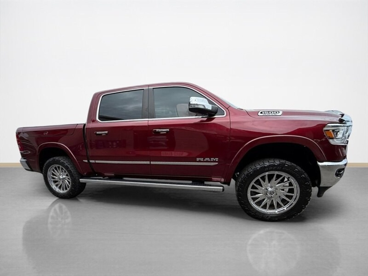 2020 Delmonico Red Pearl Coat RAM 1500 Laramie (1C6SRFJTXLN) with an HEMI 5.7L V8 395hp 410ft. lbs. engine, Automatic transmission, located at 25355 Eames Street, Channahon, IL, 60410, (815) 467-1807, 41.429108, -88.228432 - Ready to roll with power and pizzazz? Feast your eyes on this 2020 RAM 1500 Laramie, packing a punch with its beastly HEMI 5.7L V8 engine delivering a snarling 395 horsepower and a gut-punch 410 ft-lbs of torque. This truck doesnt just move it dominates every road. Wrapped in a head-turning Delmo- Photo#1