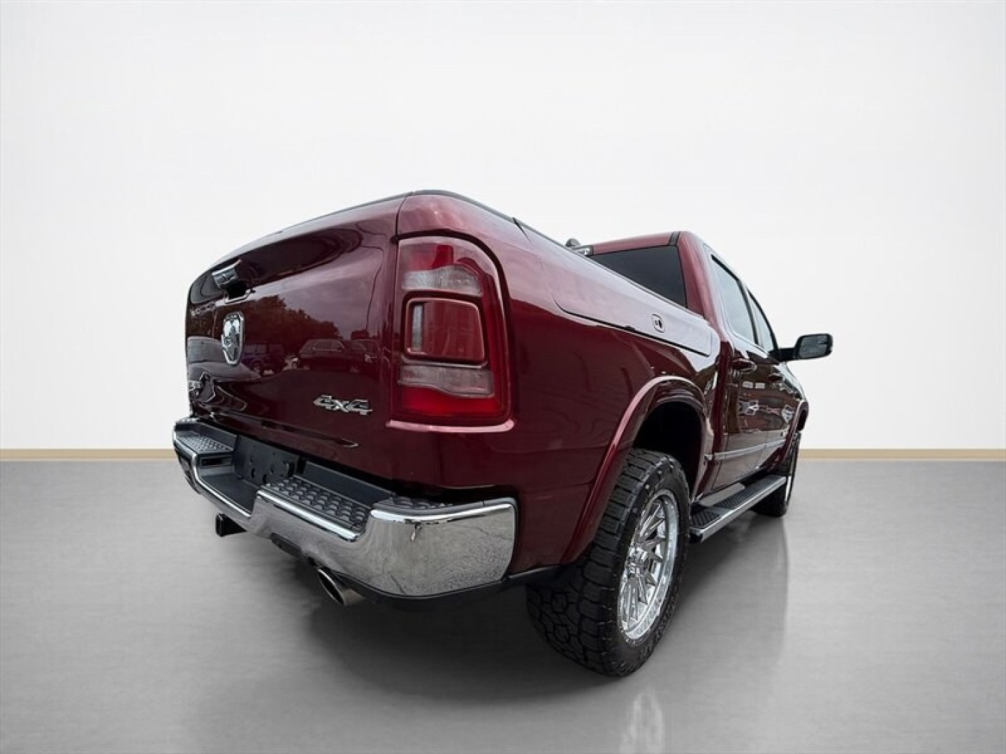 2020 Delmonico Red Pearl Coat RAM 1500 Laramie (1C6SRFJTXLN) with an HEMI 5.7L V8 395hp 410ft. lbs. engine, Automatic transmission, located at 25355 Eames Street, Channahon, IL, 60410, (815) 467-1807, 41.429108, -88.228432 - Ready to roll with power and pizzazz? Feast your eyes on this 2020 RAM 1500 Laramie, packing a punch with its beastly HEMI 5.7L V8 engine delivering a snarling 395 horsepower and a gut-punch 410 ft-lbs of torque. This truck doesnt just move it dominates every road. Wrapped in a head-turning Delmo- Photo#3