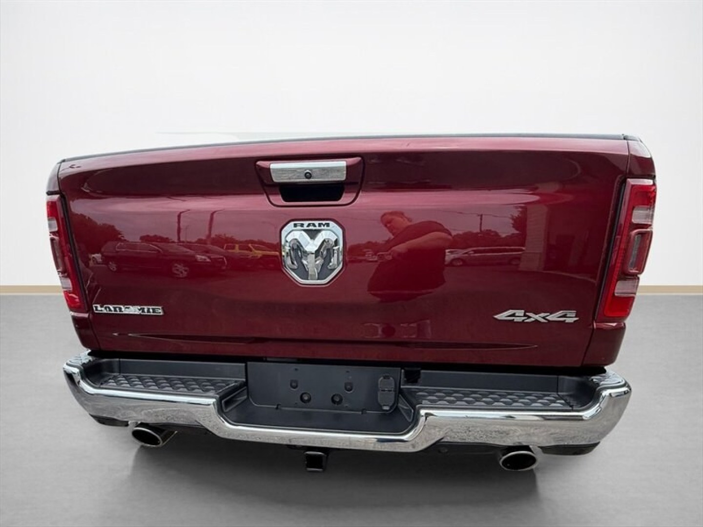 2020 Delmonico Red Pearl Coat RAM 1500 Laramie (1C6SRFJTXLN) with an HEMI 5.7L V8 395hp 410ft. lbs. engine, Automatic transmission, located at 25355 Eames Street, Channahon, IL, 60410, (815) 467-1807, 41.429108, -88.228432 - Ready to roll with power and pizzazz? Feast your eyes on this 2020 RAM 1500 Laramie, packing a punch with its beastly HEMI 5.7L V8 engine delivering a snarling 395 horsepower and a gut-punch 410 ft-lbs of torque. This truck doesnt just move it dominates every road. Wrapped in a head-turning Delmo- Photo#4