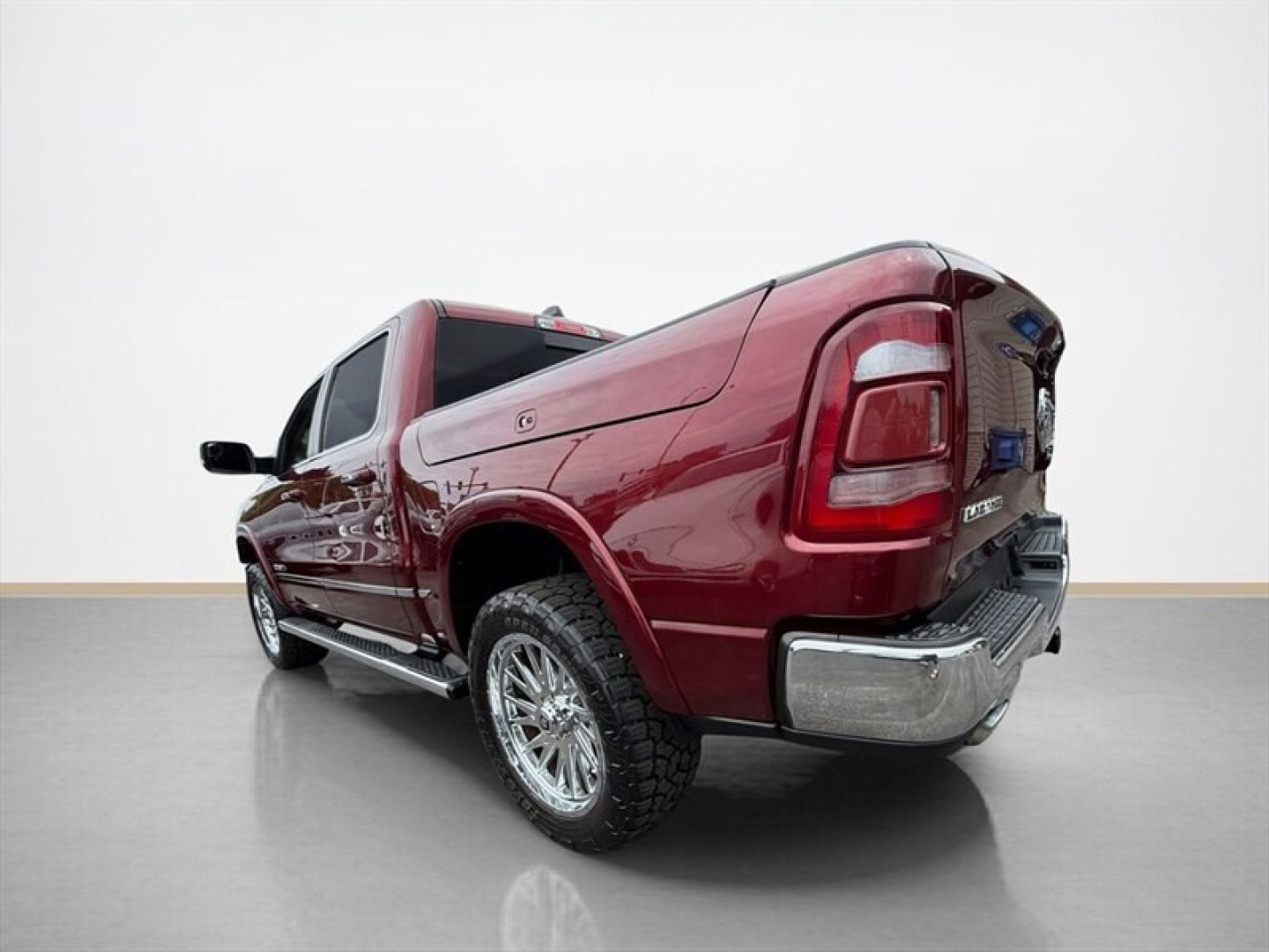 2020 Delmonico Red Pearl Coat RAM 1500 Laramie (1C6SRFJTXLN) with an HEMI 5.7L V8 395hp 410ft. lbs. engine, Automatic transmission, located at 25355 Eames Street, Channahon, IL, 60410, (815) 467-1807, 41.429108, -88.228432 - Ready to roll with power and pizzazz? Feast your eyes on this 2020 RAM 1500 Laramie, packing a punch with its beastly HEMI 5.7L V8 engine delivering a snarling 395 horsepower and a gut-punch 410 ft-lbs of torque. This truck doesnt just move it dominates every road. Wrapped in a head-turning Delmo- Photo#5