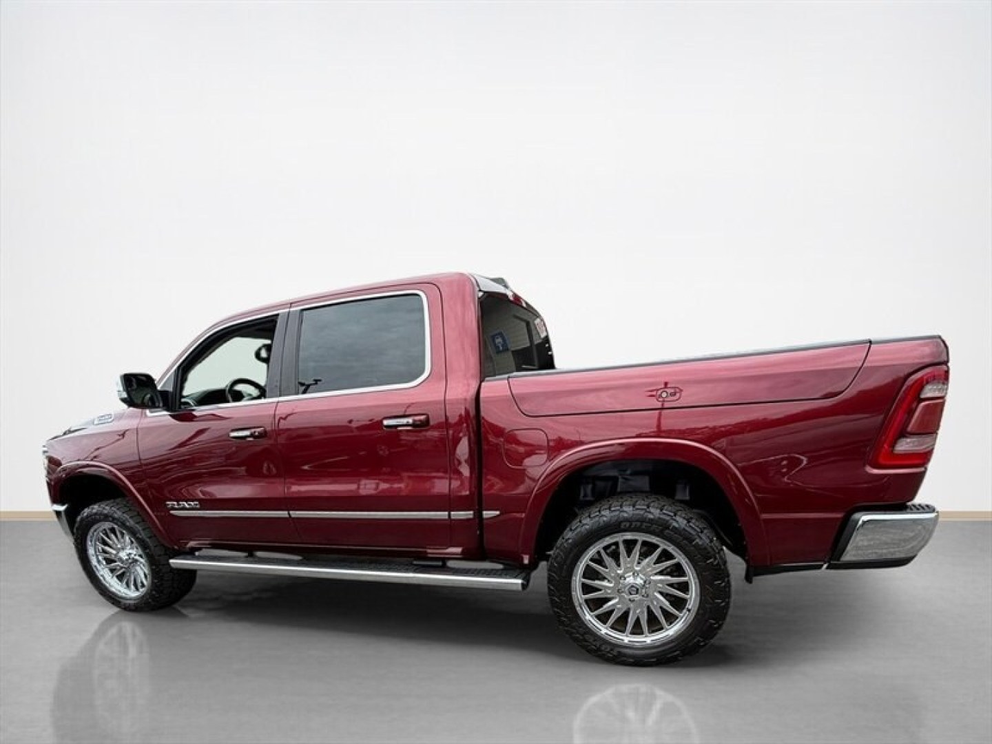 2020 Delmonico Red Pearl Coat RAM 1500 Laramie (1C6SRFJTXLN) with an HEMI 5.7L V8 395hp 410ft. lbs. engine, Automatic transmission, located at 25355 Eames Street, Channahon, IL, 60410, (815) 467-1807, 41.429108, -88.228432 - Ready to roll with power and pizzazz? Feast your eyes on this 2020 RAM 1500 Laramie, packing a punch with its beastly HEMI 5.7L V8 engine delivering a snarling 395 horsepower and a gut-punch 410 ft-lbs of torque. This truck doesnt just move it dominates every road. Wrapped in a head-turning Delmo- Photo#6
