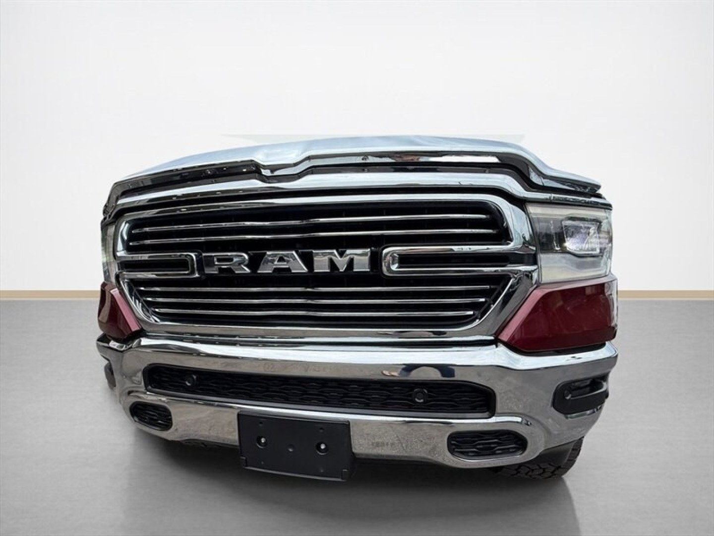 2020 Delmonico Red Pearl Coat RAM 1500 Laramie (1C6SRFJTXLN) with an HEMI 5.7L V8 395hp 410ft. lbs. engine, Automatic transmission, located at 25355 Eames Street, Channahon, IL, 60410, (815) 467-1807, 41.429108, -88.228432 - Ready to roll with power and pizzazz? Feast your eyes on this 2020 RAM 1500 Laramie, packing a punch with its beastly HEMI 5.7L V8 engine delivering a snarling 395 horsepower and a gut-punch 410 ft-lbs of torque. This truck doesnt just move it dominates every road. Wrapped in a head-turning Delmo- Photo#8