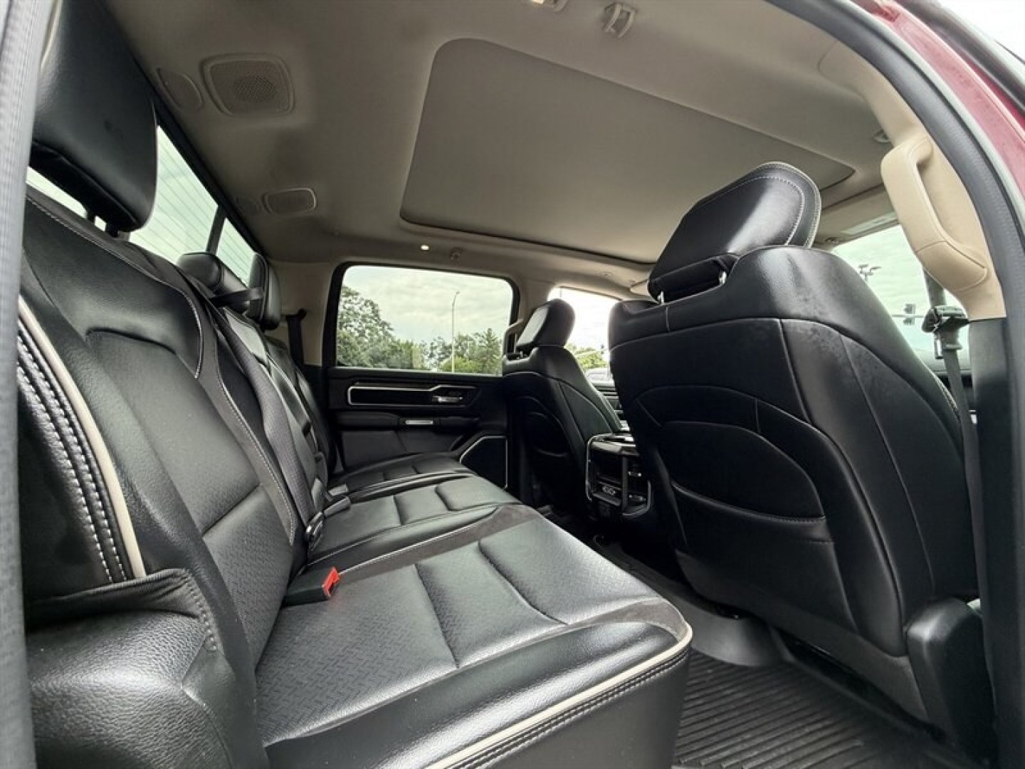 2020 Delmonico Red Pearl Coat RAM 1500 Laramie (1C6SRFJTXLN) with an HEMI 5.7L V8 395hp 410ft. lbs. engine, Automatic transmission, located at 25355 Eames Street, Channahon, IL, 60410, (815) 467-1807, 41.429108, -88.228432 - Ready to roll with power and pizzazz? Feast your eyes on this 2020 RAM 1500 Laramie, packing a punch with its beastly HEMI 5.7L V8 engine delivering a snarling 395 horsepower and a gut-punch 410 ft-lbs of torque. This truck doesnt just move it dominates every road. Wrapped in a head-turning Delmo- Photo#12