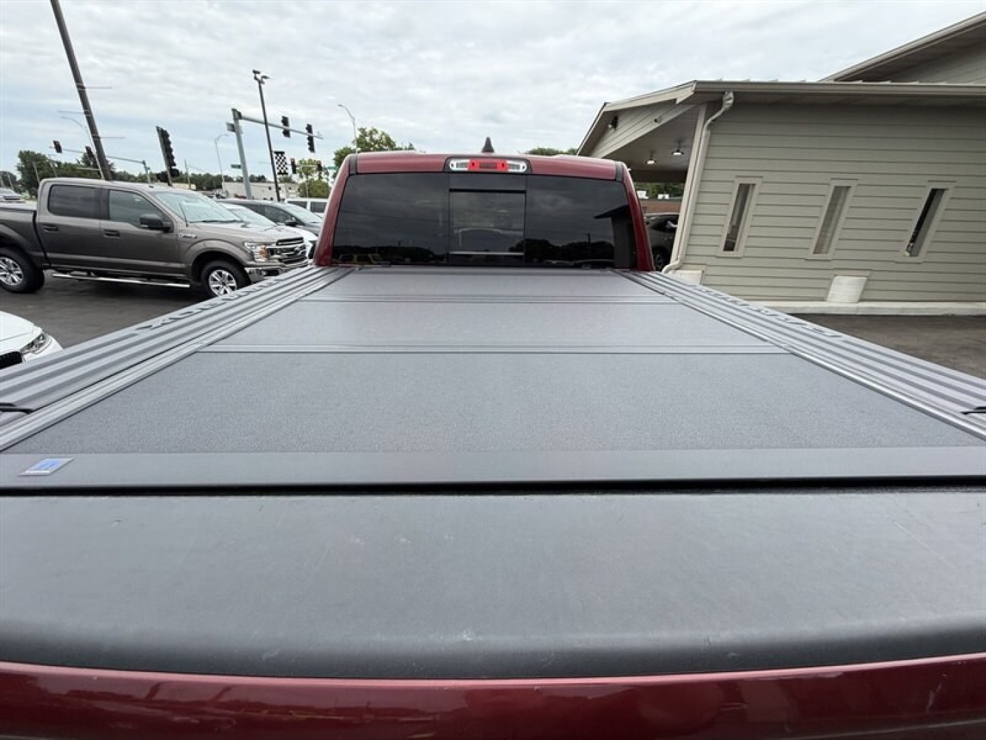 2020 Delmonico Red Pearl Coat RAM 1500 Laramie (1C6SRFJTXLN) with an HEMI 5.7L V8 395hp 410ft. lbs. engine, Automatic transmission, located at 25355 Eames Street, Channahon, IL, 60410, (815) 467-1807, 41.429108, -88.228432 - Ready to roll with power and pizzazz? Feast your eyes on this 2020 RAM 1500 Laramie, packing a punch with its beastly HEMI 5.7L V8 engine delivering a snarling 395 horsepower and a gut-punch 410 ft-lbs of torque. This truck doesnt just move it dominates every road. Wrapped in a head-turning Delmo- Photo#15