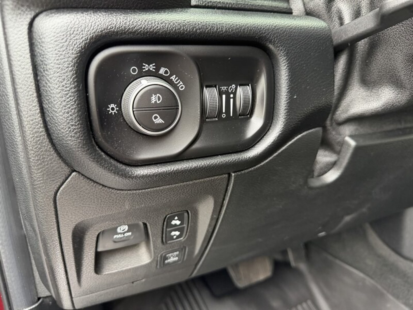 2020 Delmonico Red Pearl Coat RAM 1500 Laramie (1C6SRFJTXLN) with an HEMI 5.7L V8 395hp 410ft. lbs. engine, Automatic transmission, located at 25355 Eames Street, Channahon, IL, 60410, (815) 467-1807, 41.429108, -88.228432 - Ready to roll with power and pizzazz? Feast your eyes on this 2020 RAM 1500 Laramie, packing a punch with its beastly HEMI 5.7L V8 engine delivering a snarling 395 horsepower and a gut-punch 410 ft-lbs of torque. This truck doesnt just move it dominates every road. Wrapped in a head-turning Delmo- Photo#19