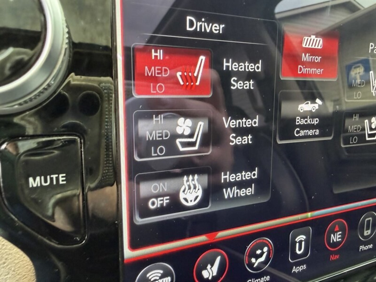 2020 Delmonico Red Pearl Coat RAM 1500 Laramie (1C6SRFJTXLN) with an HEMI 5.7L V8 395hp 410ft. lbs. engine, Automatic transmission, located at 25355 Eames Street, Channahon, IL, 60410, (815) 467-1807, 41.429108, -88.228432 - Ready to roll with power and pizzazz? Feast your eyes on this 2020 RAM 1500 Laramie, packing a punch with its beastly HEMI 5.7L V8 engine delivering a snarling 395 horsepower and a gut-punch 410 ft-lbs of torque. This truck doesnt just move it dominates every road. Wrapped in a head-turning Delmo- Photo#23
