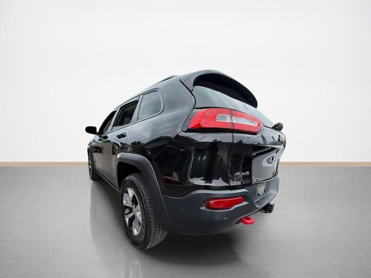 2015 Brilliant Black Crystal Pearl Coat Jeep Cherokee Trailhawk (1C4PJMBS3FW) with an 3.2L V6 271hp 239ft. lbs. engine, Automatic transmission, located at 25355 Eames Street, Channahon, IL, 60410, (815) 467-1807, 41.429108, -88.228432 - Ready to own the road and turn heads while youre at it? Meet this 2015 Jeep Cherokee Trailhawk, a total showstopper in sleek Granite Crystal Metallic Clear Coat. Under that tough hood, youll find a burly 3.2L V6 engine packing 271 horsepower and 239 ft-lbs of torquebecause sometimes, you gotta have- Photo#5