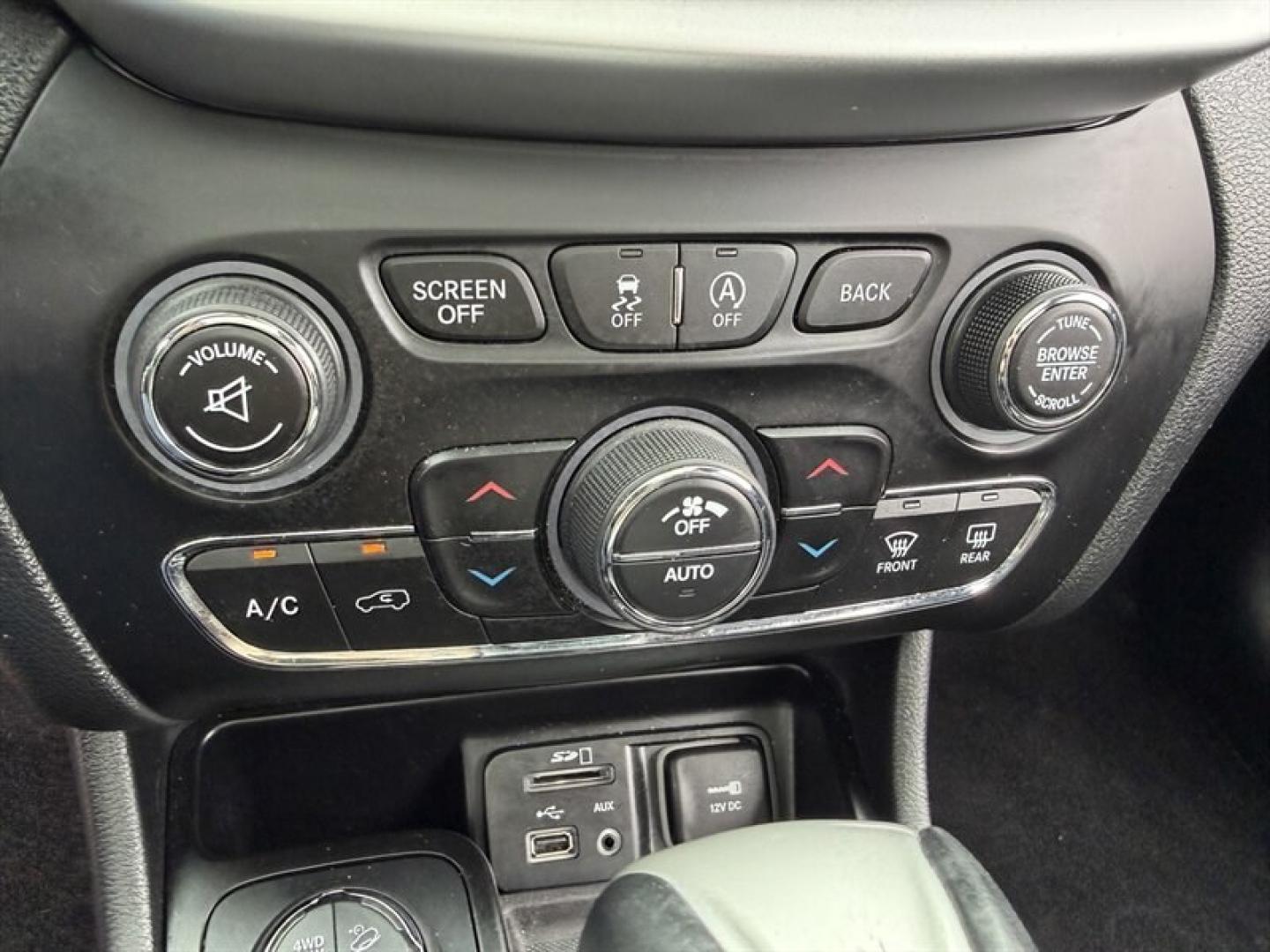 2015 Brilliant Black Crystal Pearl Coat Jeep Cherokee Trailhawk (1C4PJMBS3FW) with an 3.2L V6 271hp 239ft. lbs. engine, Automatic transmission, located at 25355 Eames Street, Channahon, IL, 60410, (815) 467-1807, 41.429108, -88.228432 - Ready to own the road and turn heads while youre at it? Meet this 2015 Jeep Cherokee Trailhawk, a total showstopper in sleek Granite Crystal Metallic Clear Coat. Under that tough hood, youll find a burly 3.2L V6 engine packing 271 horsepower and 239 ft-lbs of torquebecause sometimes, you gotta have- Photo#19