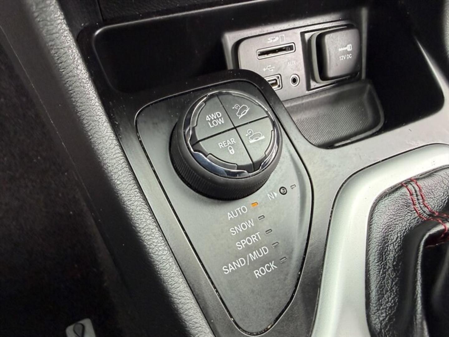 2015 Brilliant Black Crystal Pearl Coat Jeep Cherokee Trailhawk (1C4PJMBS3FW) with an 3.2L V6 271hp 239ft. lbs. engine, Automatic transmission, located at 25355 Eames Street, Channahon, IL, 60410, (815) 467-1807, 41.429108, -88.228432 - Ready to own the road and turn heads while youre at it? Meet this 2015 Jeep Cherokee Trailhawk, a total showstopper in sleek Granite Crystal Metallic Clear Coat. Under that tough hood, youll find a burly 3.2L V6 engine packing 271 horsepower and 239 ft-lbs of torquebecause sometimes, you gotta have- Photo#20