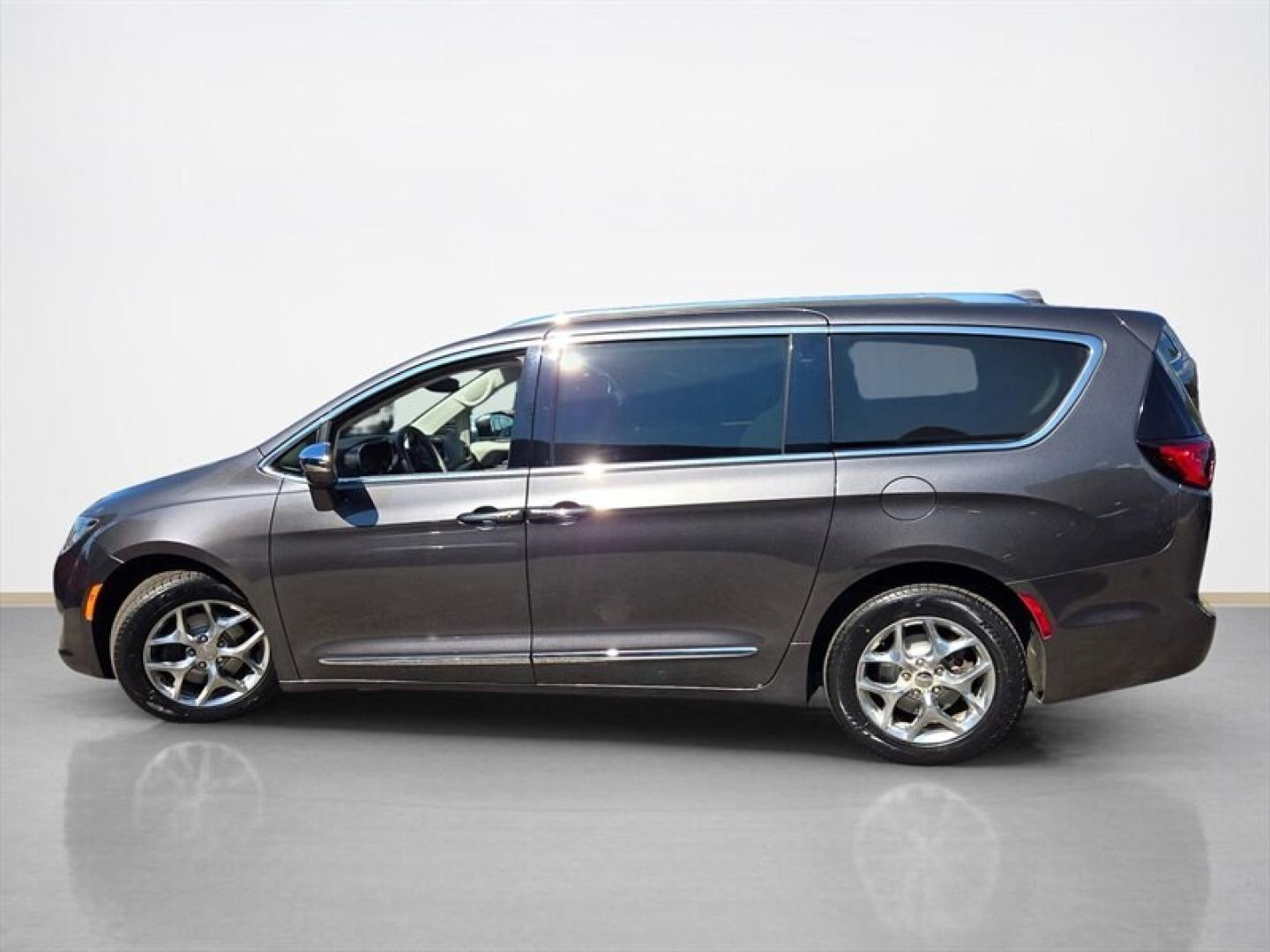 2017 Granite Crystal Metallic Clear Coat Chrysler Pacifica Limited (2C4RC1GG4HR) with an Pentastar 3.6L V6 287hp 262ft. lbs. engine, Automatic transmission, located at 25355 Eames Street, Channahon, IL, 60410, (815) 467-1807, 41.429108, -88.228432 - The 2017 Chrysler Pacifica Limited is a well-equipped minivan designed to offer a balance of performance, comfort, and advanced features. Powered by a Pentastar 3.6L V6 engine producing 287 horsepower and 262 lb-ft of torque, this vehicle provides a smooth and responsive driving experience. It deliv- Photo#6