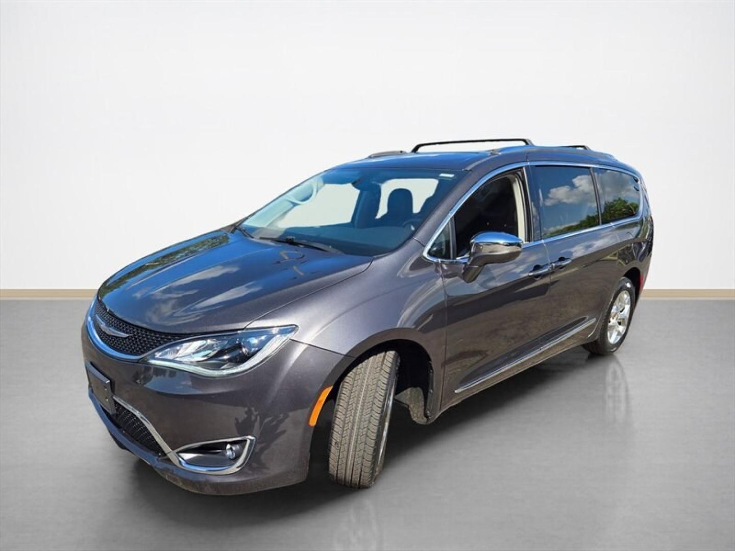 2017 Granite Crystal Metallic Clear Coat Chrysler Pacifica Limited (2C4RC1GG4HR) with an Pentastar 3.6L V6 287hp 262ft. lbs. engine, Automatic transmission, located at 25355 Eames Street, Channahon, IL, 60410, (815) 467-1807, 41.429108, -88.228432 - The 2017 Chrysler Pacifica Limited is a well-equipped minivan designed to offer a balance of performance, comfort, and advanced features. Powered by a Pentastar 3.6L V6 engine producing 287 horsepower and 262 lb-ft of torque, this vehicle provides a smooth and responsive driving experience. It deliv- Photo#7