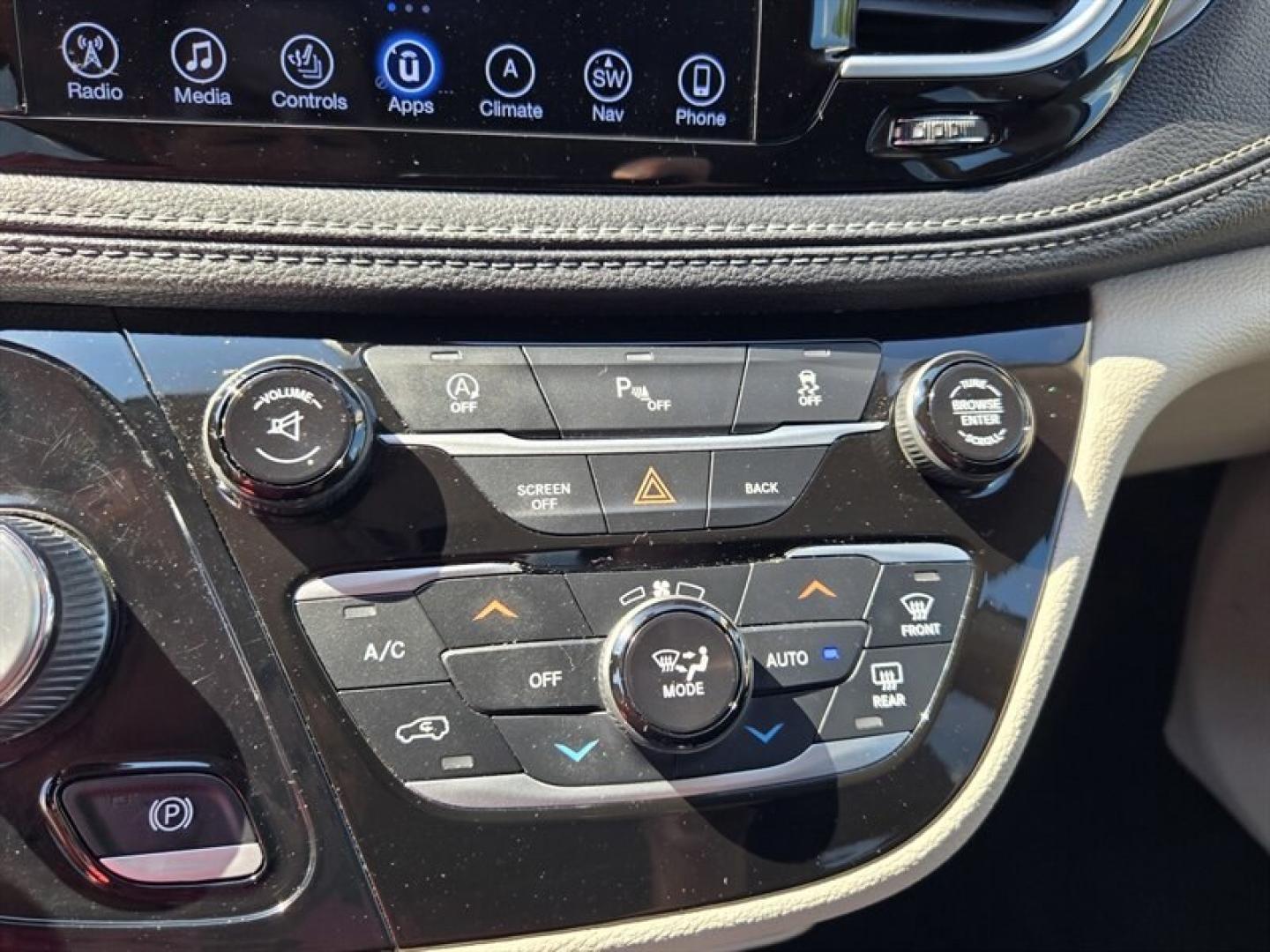 2017 Granite Crystal Metallic Clear Coat Chrysler Pacifica Limited (2C4RC1GG4HR) with an Pentastar 3.6L V6 287hp 262ft. lbs. engine, Automatic transmission, located at 25355 Eames Street, Channahon, IL, 60410, (815) 467-1807, 41.429108, -88.228432 - The 2017 Chrysler Pacifica Limited is a well-equipped minivan designed to offer a balance of performance, comfort, and advanced features. Powered by a Pentastar 3.6L V6 engine producing 287 horsepower and 262 lb-ft of torque, this vehicle provides a smooth and responsive driving experience. It deliv- Photo#18