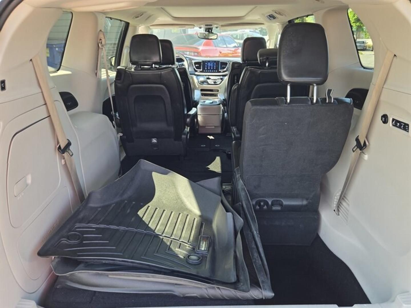 2017 Granite Crystal Metallic Clear Coat Chrysler Pacifica Limited (2C4RC1GG4HR) with an Pentastar 3.6L V6 287hp 262ft. lbs. engine, Automatic transmission, located at 25355 Eames Street, Channahon, IL, 60410, (815) 467-1807, 41.429108, -88.228432 - The 2017 Chrysler Pacifica Limited is a well-equipped minivan designed to offer a balance of performance, comfort, and advanced features. Powered by a Pentastar 3.6L V6 engine producing 287 horsepower and 262 lb-ft of torque, this vehicle provides a smooth and responsive driving experience. It deliv- Photo#28