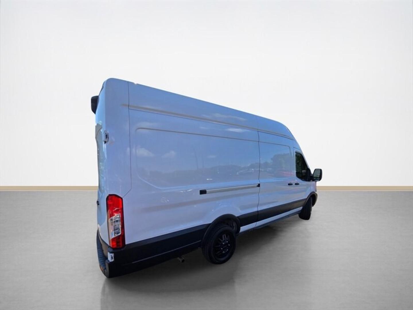 2022 Oxford White Ford Transit (1FTBR3U85NK) with an 3.5L Flex Fuel V6 275hp 262ft. lbs. engine, Automatic transmission, located at 25355 Eames Street, Channahon, IL, 60410, (815) 467-1807, 41.429108, -88.228432- Photo#3