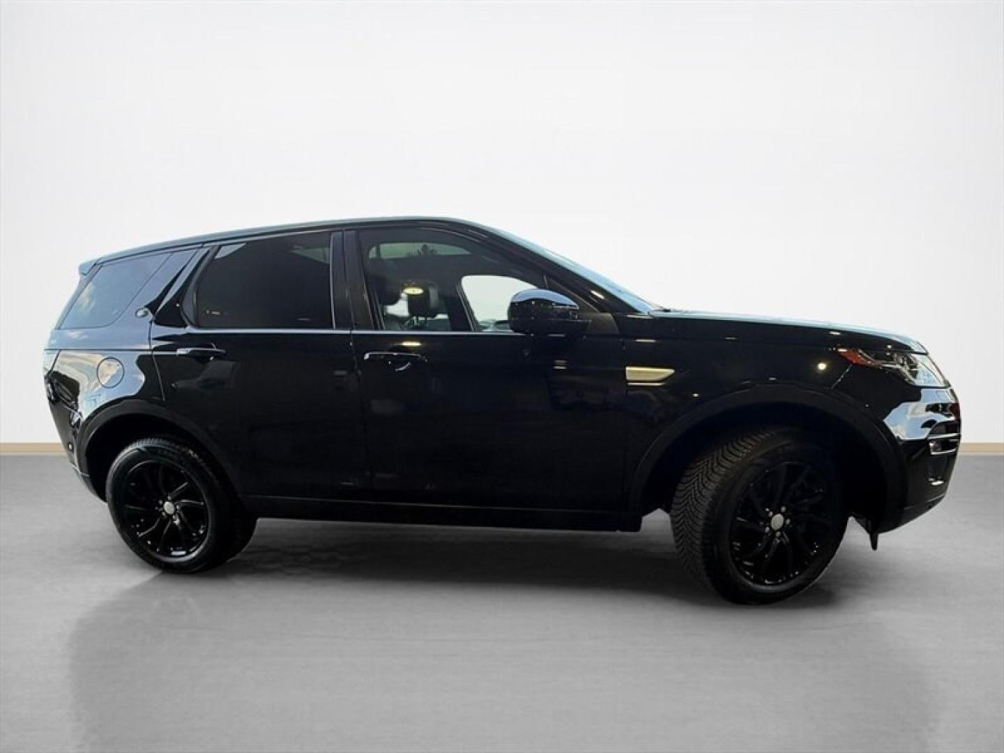 2019 Santorini Black Metallic Land Rover Discovery Sport HSE (SALCR2FX2KH) with an 2.0 engine, Automatic transmission, located at 25355 Eames Street, Channahon, IL, 60410, (815) 467-1807, 41.429108, -88.228432 - Ready to turn heads and conquer the urban jungle? Check out this 2019 Land Rover Discovery Sport HSE, rocking a peppy 2.0-liter engine thats as smooth as your favorite latte. With a fuel economy thats actually sensible for a luxury SUV21 MPG city and 25 MPG highwayyou'll get there in style without e- Photo#1