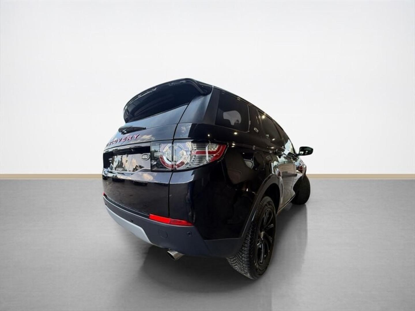 2019 Santorini Black Metallic Land Rover Discovery Sport HSE (SALCR2FX2KH) with an 2.0 engine, Automatic transmission, located at 25355 Eames Street, Channahon, IL, 60410, (815) 467-1807, 41.429108, -88.228432 - Ready to turn heads and conquer the urban jungle? Check out this 2019 Land Rover Discovery Sport HSE, rocking a peppy 2.0-liter engine thats as smooth as your favorite latte. With a fuel economy thats actually sensible for a luxury SUV21 MPG city and 25 MPG highwayyou'll get there in style without e- Photo#3