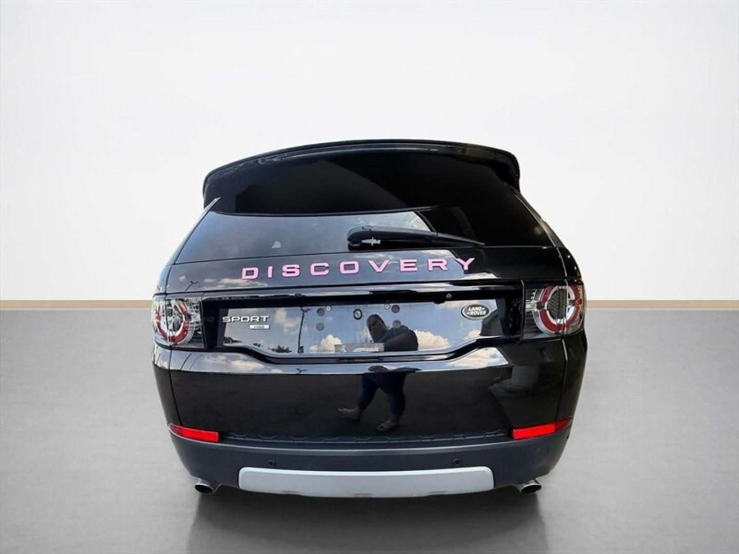 2019 Santorini Black Metallic Land Rover Discovery Sport HSE (SALCR2FX2KH) with an 2.0 engine, Automatic transmission, located at 25355 Eames Street, Channahon, IL, 60410, (815) 467-1807, 41.429108, -88.228432 - Ready to turn heads and conquer the urban jungle? Check out this 2019 Land Rover Discovery Sport HSE, rocking a peppy 2.0-liter engine thats as smooth as your favorite latte. With a fuel economy thats actually sensible for a luxury SUV21 MPG city and 25 MPG highwayyou'll get there in style without e- Photo#4