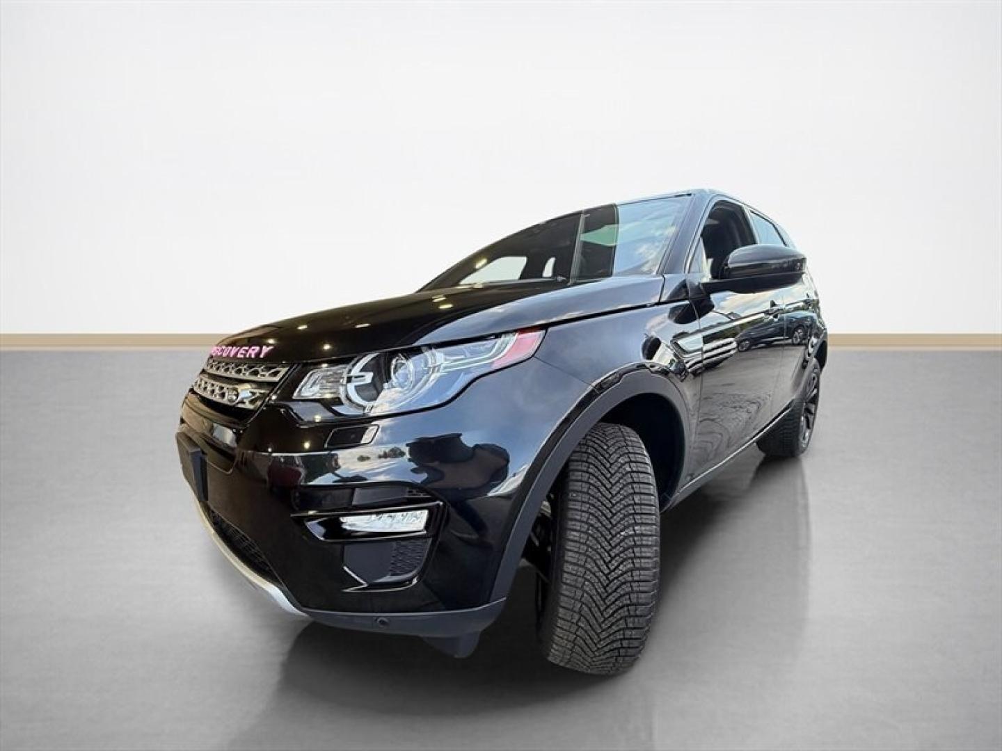 2019 Santorini Black Metallic Land Rover Discovery Sport HSE (SALCR2FX2KH) with an 2.0 engine, Automatic transmission, located at 25355 Eames Street, Channahon, IL, 60410, (815) 467-1807, 41.429108, -88.228432 - Ready to turn heads and conquer the urban jungle? Check out this 2019 Land Rover Discovery Sport HSE, rocking a peppy 2.0-liter engine thats as smooth as your favorite latte. With a fuel economy thats actually sensible for a luxury SUV21 MPG city and 25 MPG highwayyou'll get there in style without e- Photo#7