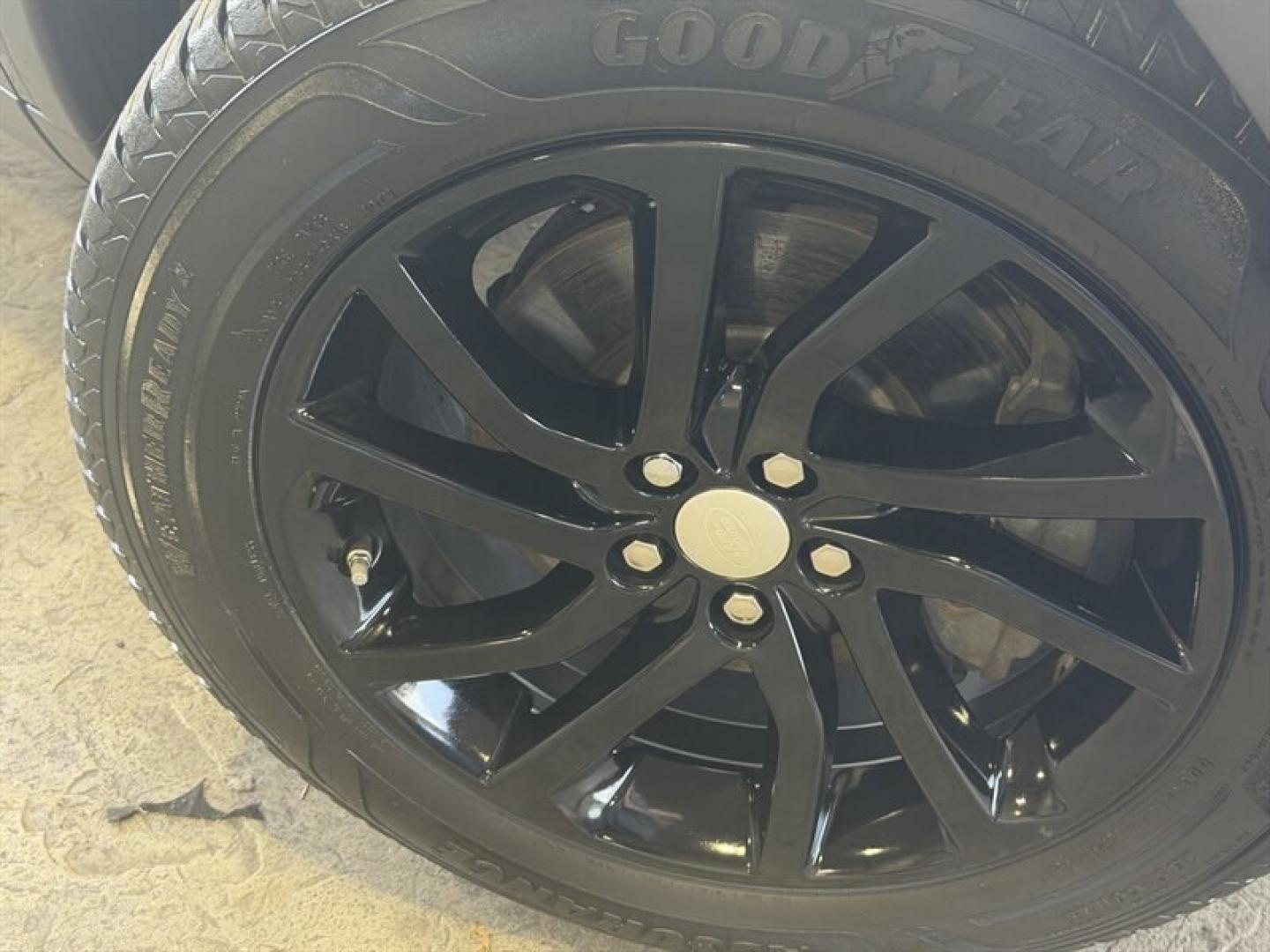 2019 Santorini Black Metallic Land Rover Discovery Sport HSE (SALCR2FX2KH) with an 2.0 engine, Automatic transmission, located at 25355 Eames Street, Channahon, IL, 60410, (815) 467-1807, 41.429108, -88.228432 - Ready to turn heads and conquer the urban jungle? Check out this 2019 Land Rover Discovery Sport HSE, rocking a peppy 2.0-liter engine thats as smooth as your favorite latte. With a fuel economy thats actually sensible for a luxury SUV21 MPG city and 25 MPG highwayyou'll get there in style without e- Photo#10
