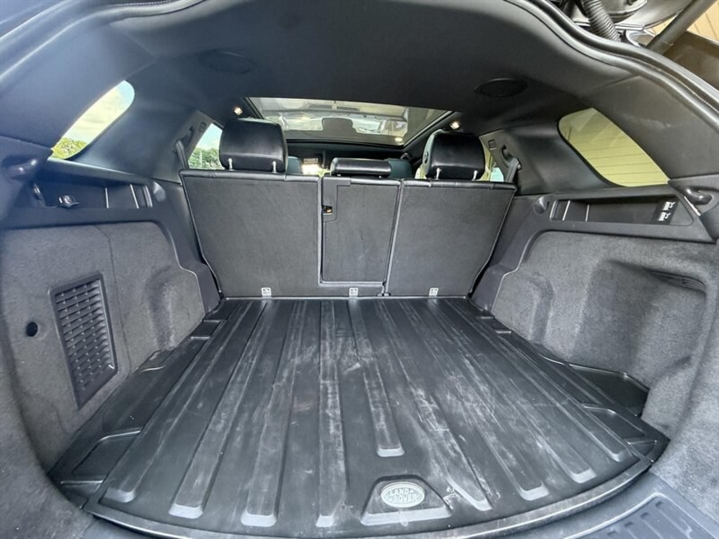 2019 Santorini Black Metallic Land Rover Discovery Sport HSE (SALCR2FX2KH) with an 2.0 engine, Automatic transmission, located at 25355 Eames Street, Channahon, IL, 60410, (815) 467-1807, 41.429108, -88.228432 - Ready to turn heads and conquer the urban jungle? Check out this 2019 Land Rover Discovery Sport HSE, rocking a peppy 2.0-liter engine thats as smooth as your favorite latte. With a fuel economy thats actually sensible for a luxury SUV21 MPG city and 25 MPG highwayyou'll get there in style without e- Photo#14