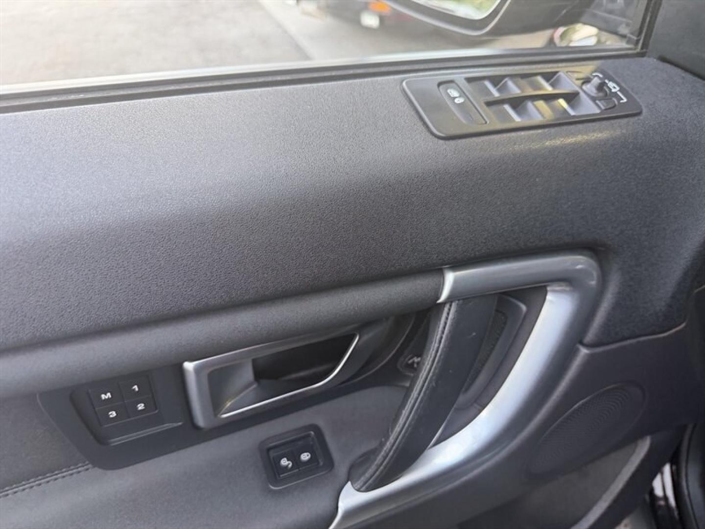 2019 Santorini Black Metallic Land Rover Discovery Sport HSE (SALCR2FX2KH) with an 2.0 engine, Automatic transmission, located at 25355 Eames Street, Channahon, IL, 60410, (815) 467-1807, 41.429108, -88.228432 - Ready to turn heads and conquer the urban jungle? Check out this 2019 Land Rover Discovery Sport HSE, rocking a peppy 2.0-liter engine thats as smooth as your favorite latte. With a fuel economy thats actually sensible for a luxury SUV21 MPG city and 25 MPG highwayyou'll get there in style without e- Photo#17