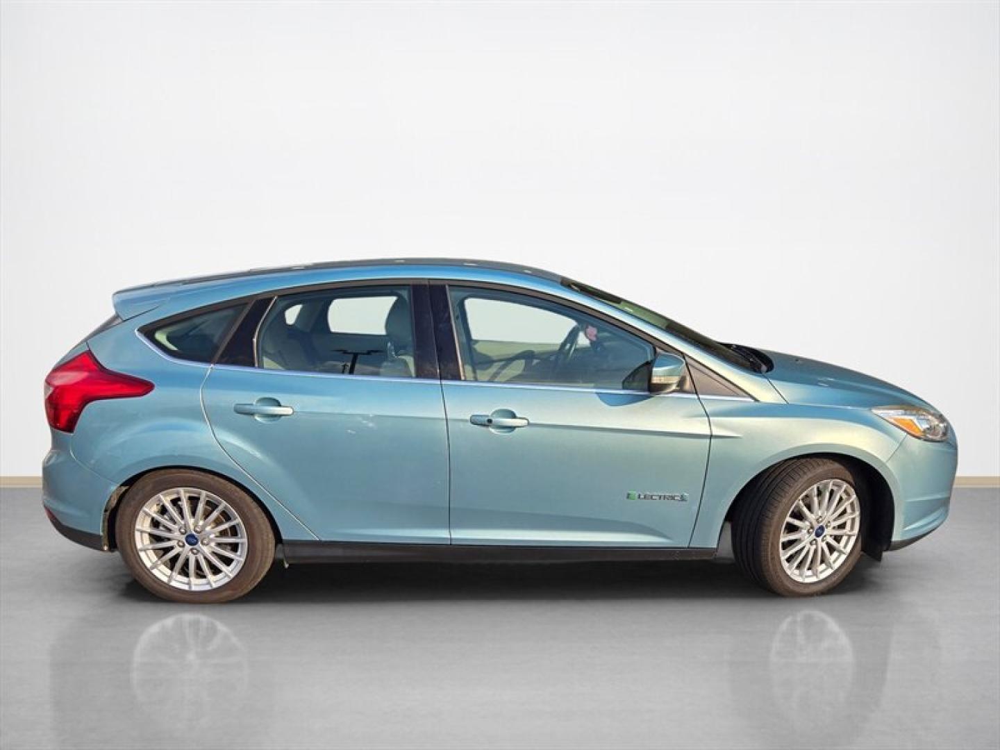 2012 Green Ford Focus (1FAHP3R41CL) with an 0.0 engine, Automatic transmission, located at 25355 Eames Street, Channahon, IL, 60410, (815) 467-1807, 41.429108, -88.228432- Photo#1