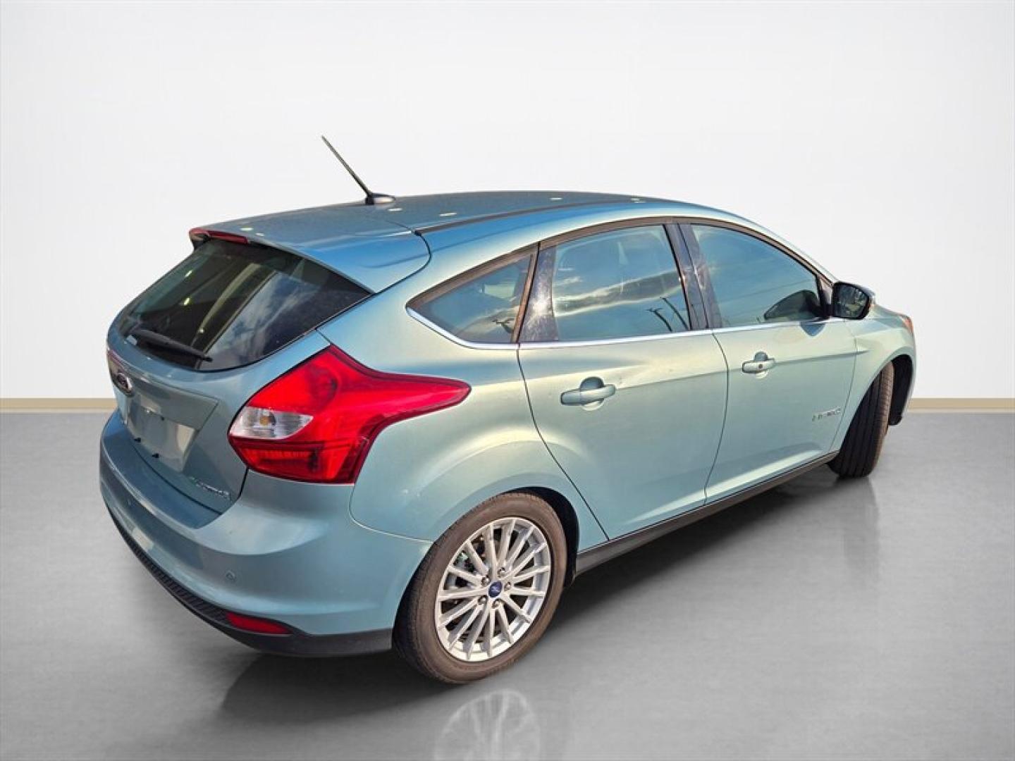 2012 Green Ford Focus (1FAHP3R41CL) with an 0.0 engine, Automatic transmission, located at 25355 Eames Street, Channahon, IL, 60410, (815) 467-1807, 41.429108, -88.228432- Photo#3