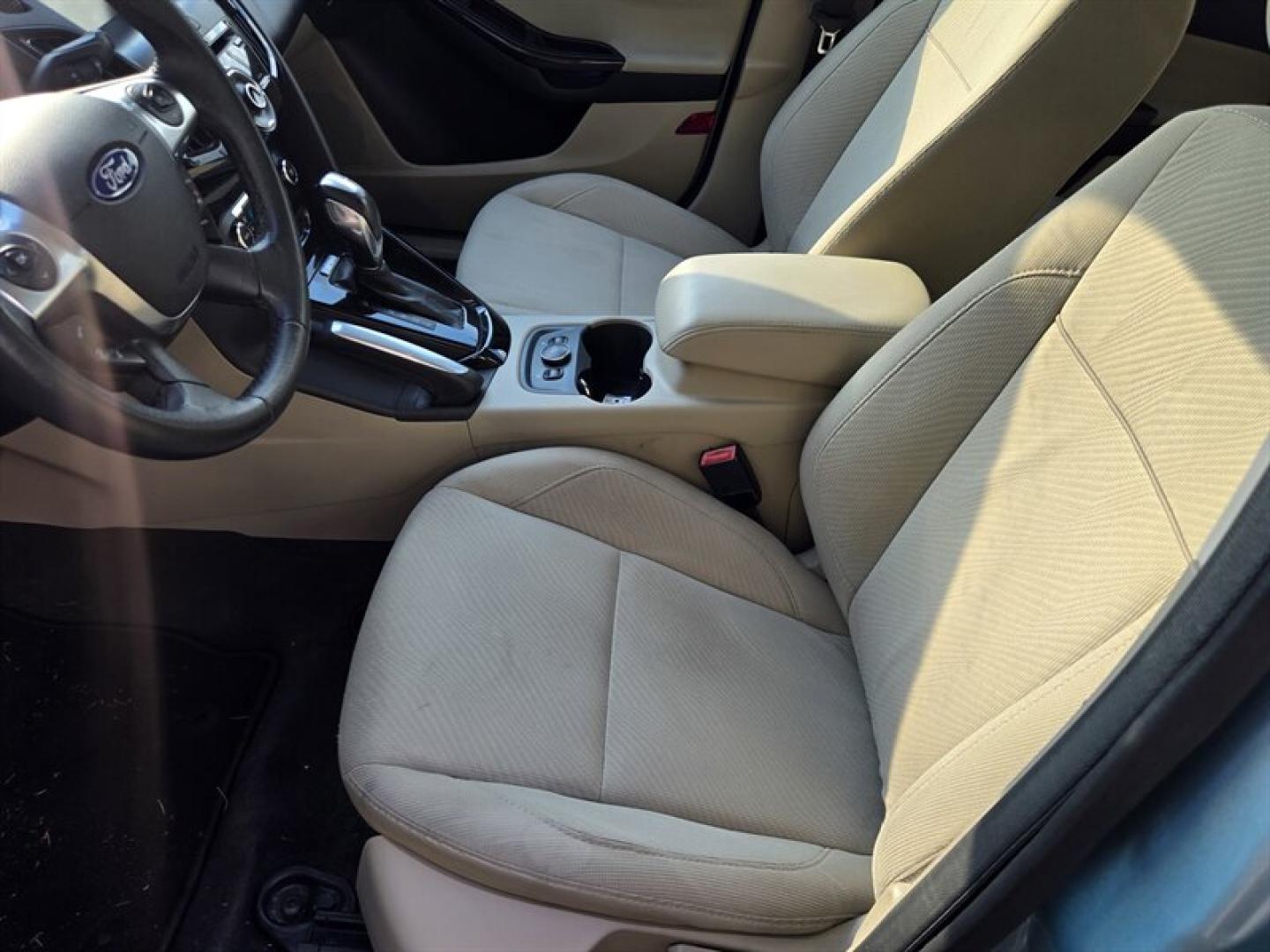 2012 Green Ford Focus (1FAHP3R41CL) with an 0.0 engine, Automatic transmission, located at 25355 Eames Street, Channahon, IL, 60410, (815) 467-1807, 41.429108, -88.228432- Photo#9