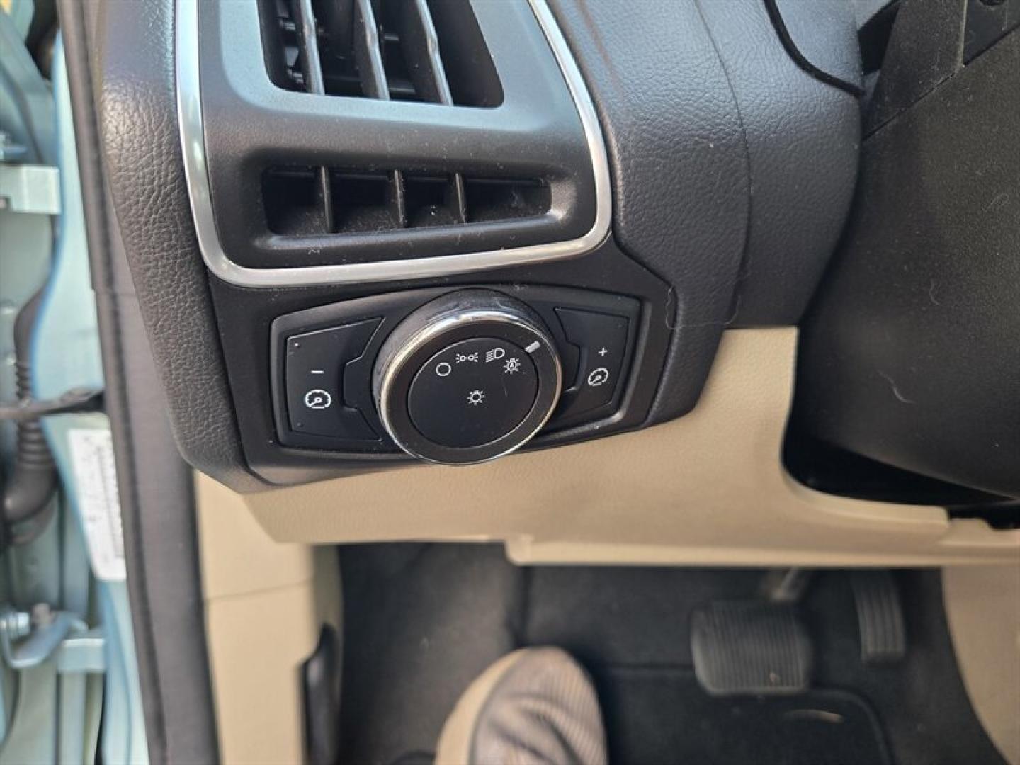 2012 Green Ford Focus (1FAHP3R41CL) with an 0.0 engine, Automatic transmission, located at 25355 Eames Street, Channahon, IL, 60410, (815) 467-1807, 41.429108, -88.228432- Photo#11