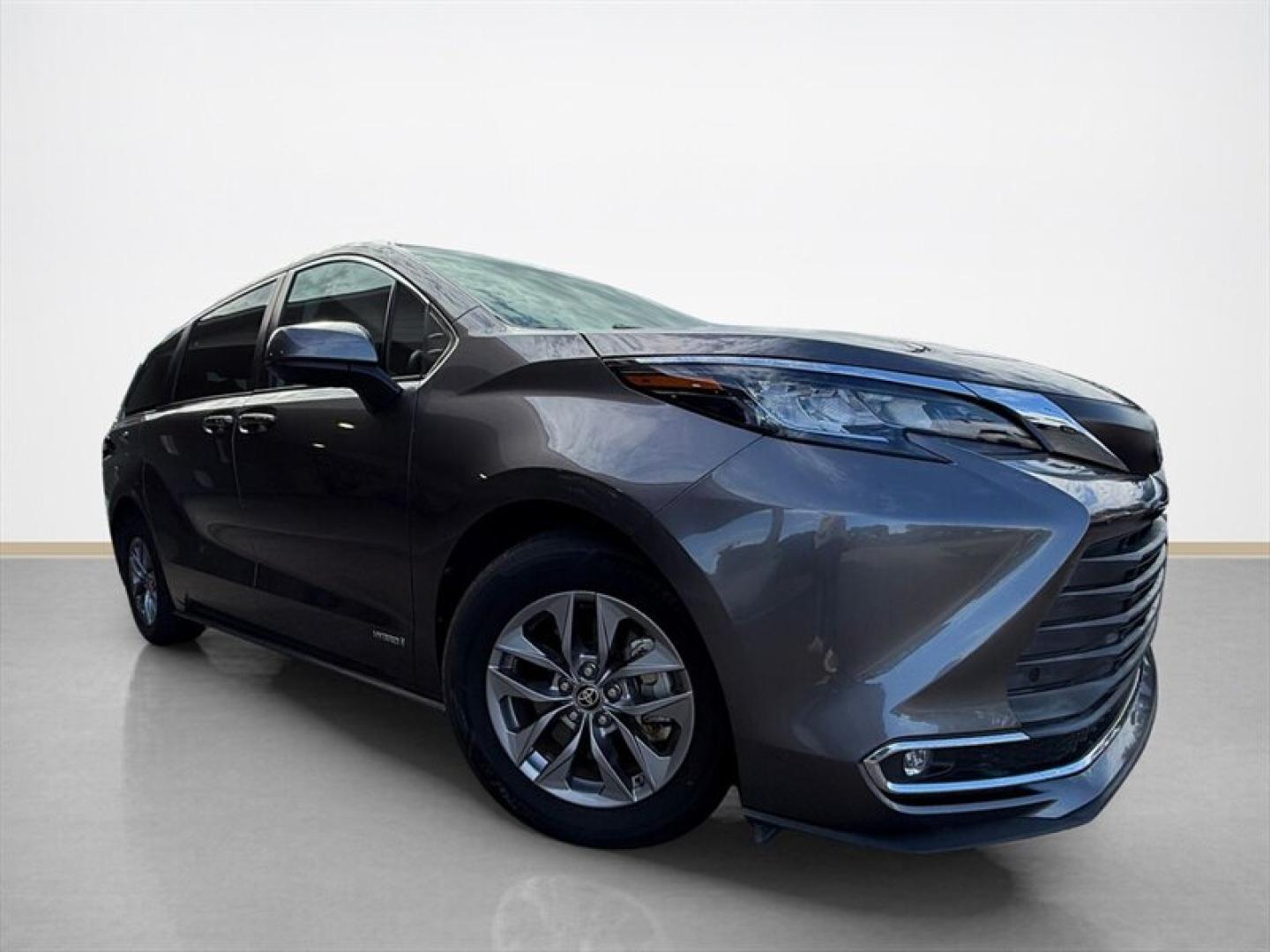 2021 Predawn Gray Mica Toyota Sienna XLE 7 Passenger (5TDJRKEC8MS) with an 2.5L Hybrid I4 245hp engine, Automatic transmission, located at 25355 Eames Street, Channahon, IL, 60410, (815) 467-1807, 41.429108, -88.228432 - Unleash the power and efficiency of the 2021 Toyota Sienna XLE 8-Passenger in striking Predawn Gray Mica. Under the hood, a beastly 2.5L Hybrid I4 engine roars with 245 horsepower, delivering electrifying performance while dominating fuel economyboasting an incredible 36 MPG both city and highway. W- Photo#3