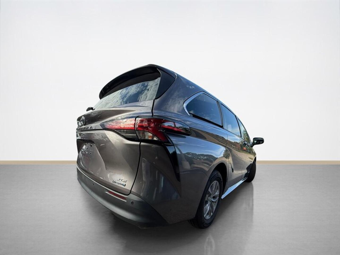 2021 Predawn Gray Mica Toyota Sienna XLE 7 Passenger (5TDJRKEC8MS) with an 2.5L Hybrid I4 245hp engine, Automatic transmission, located at 25355 Eames Street, Channahon, IL, 60410, (815) 467-1807, 41.429108, -88.228432 - Unleash the power and efficiency of the 2021 Toyota Sienna XLE 8-Passenger in striking Predawn Gray Mica. Under the hood, a beastly 2.5L Hybrid I4 engine roars with 245 horsepower, delivering electrifying performance while dominating fuel economyboasting an incredible 36 MPG both city and highway. W- Photo#5