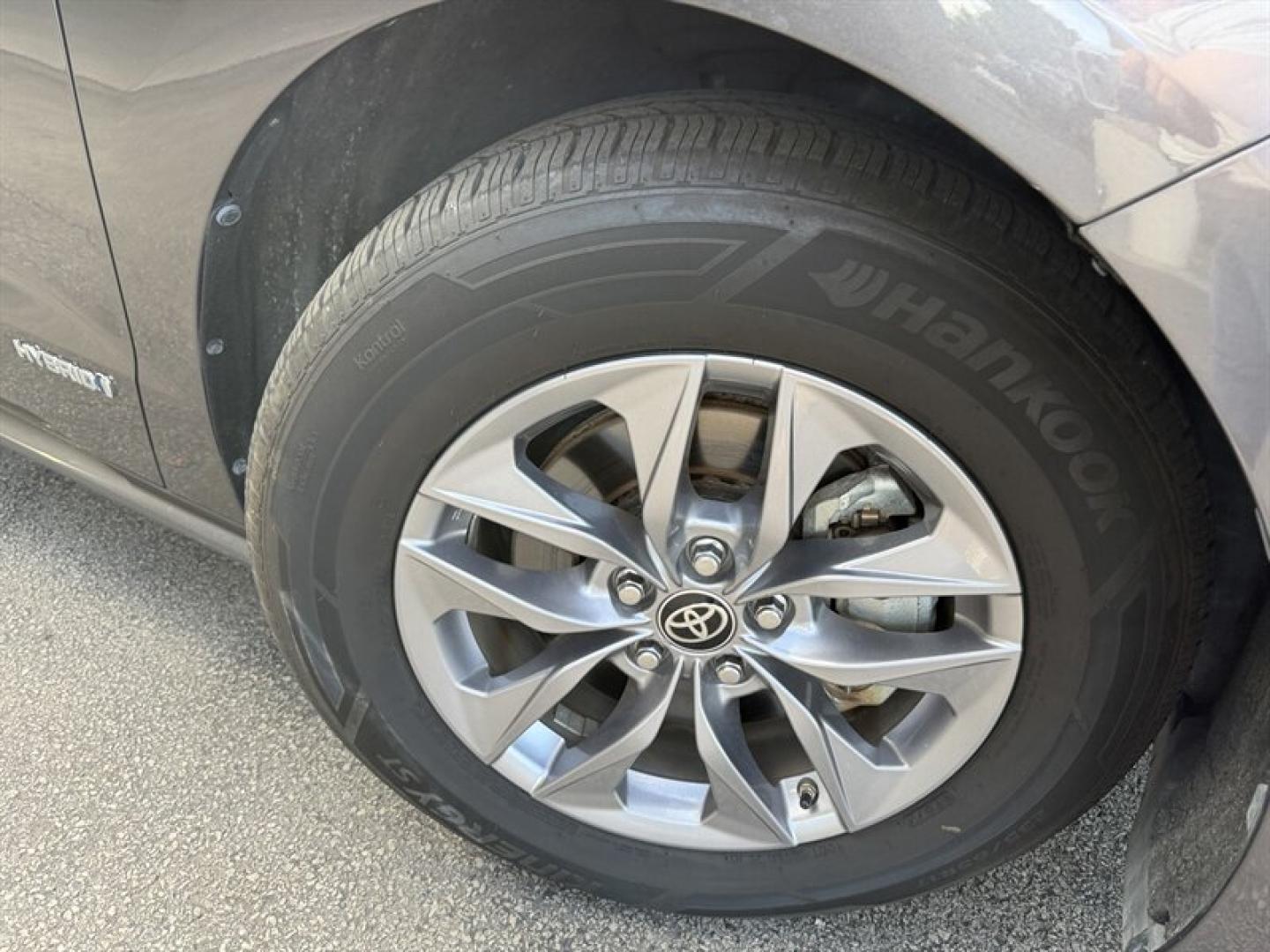 2021 Predawn Gray Mica Toyota Sienna XLE 7 Passenger (5TDJRKEC8MS) with an 2.5L Hybrid I4 245hp engine, Automatic transmission, located at 25355 Eames Street, Channahon, IL, 60410, (815) 467-1807, 41.429108, -88.228432 - Unleash the power and efficiency of the 2021 Toyota Sienna XLE 8-Passenger in striking Predawn Gray Mica. Under the hood, a beastly 2.5L Hybrid I4 engine roars with 245 horsepower, delivering electrifying performance while dominating fuel economyboasting an incredible 36 MPG both city and highway. W- Photo#10