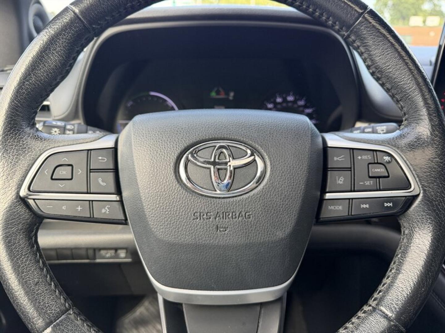 2021 Predawn Gray Mica Toyota Sienna XLE 7 Passenger (5TDJRKEC8MS) with an 2.5L Hybrid I4 245hp engine, Automatic transmission, located at 25355 Eames Street, Channahon, IL, 60410, (815) 467-1807, 41.429108, -88.228432 - Unleash the power and efficiency of the 2021 Toyota Sienna XLE 8-Passenger in striking Predawn Gray Mica. Under the hood, a beastly 2.5L Hybrid I4 engine roars with 245 horsepower, delivering electrifying performance while dominating fuel economyboasting an incredible 36 MPG both city and highway. W- Photo#22