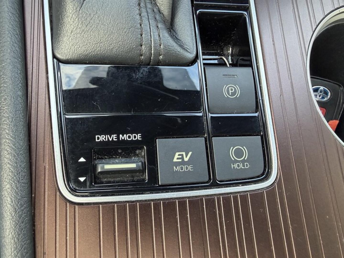 2021 Predawn Gray Mica Toyota Sienna XLE 7 Passenger (5TDJRKEC8MS) with an 2.5L Hybrid I4 245hp engine, Automatic transmission, located at 25355 Eames Street, Channahon, IL, 60410, (815) 467-1807, 41.429108, -88.228432 - Unleash the power and efficiency of the 2021 Toyota Sienna XLE 8-Passenger in striking Predawn Gray Mica. Under the hood, a beastly 2.5L Hybrid I4 engine roars with 245 horsepower, delivering electrifying performance while dominating fuel economyboasting an incredible 36 MPG both city and highway. W- Photo#26