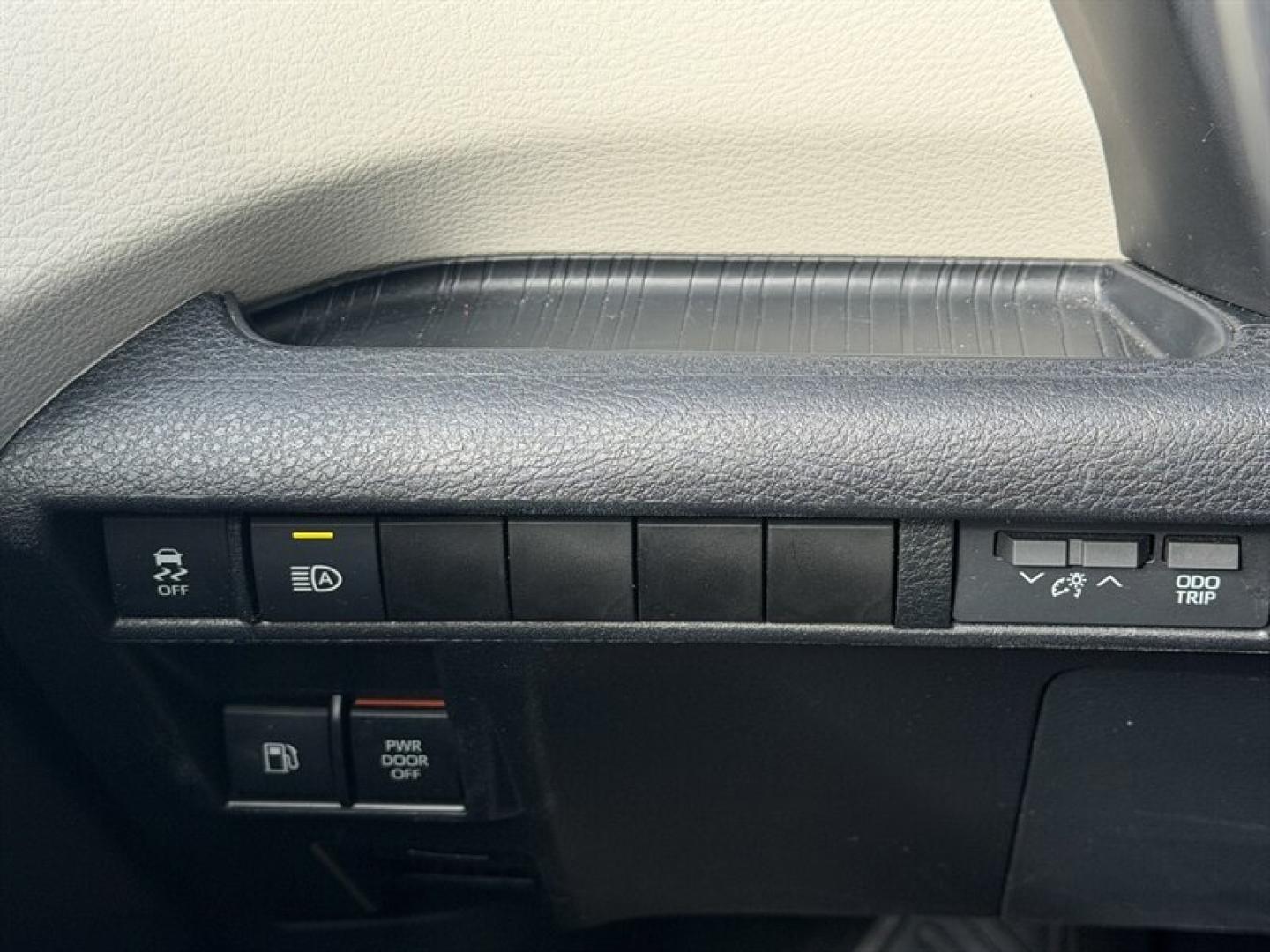 2021 Predawn Gray Mica Toyota Sienna XLE 7 Passenger (5TDJRKEC8MS) with an 2.5L Hybrid I4 245hp engine, Automatic transmission, located at 25355 Eames Street, Channahon, IL, 60410, (815) 467-1807, 41.429108, -88.228432 - Unleash the power and efficiency of the 2021 Toyota Sienna XLE 8-Passenger in striking Predawn Gray Mica. Under the hood, a beastly 2.5L Hybrid I4 engine roars with 245 horsepower, delivering electrifying performance while dominating fuel economyboasting an incredible 36 MPG both city and highway. W- Photo#30